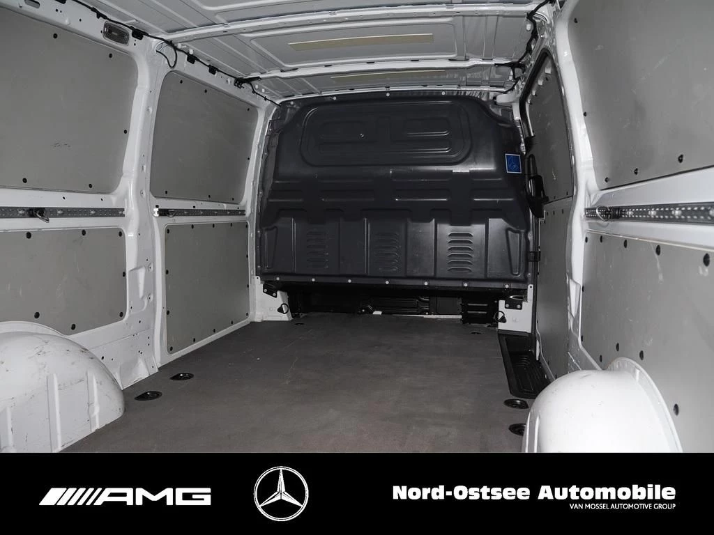 Mercedes-Benz-Vito-image-11