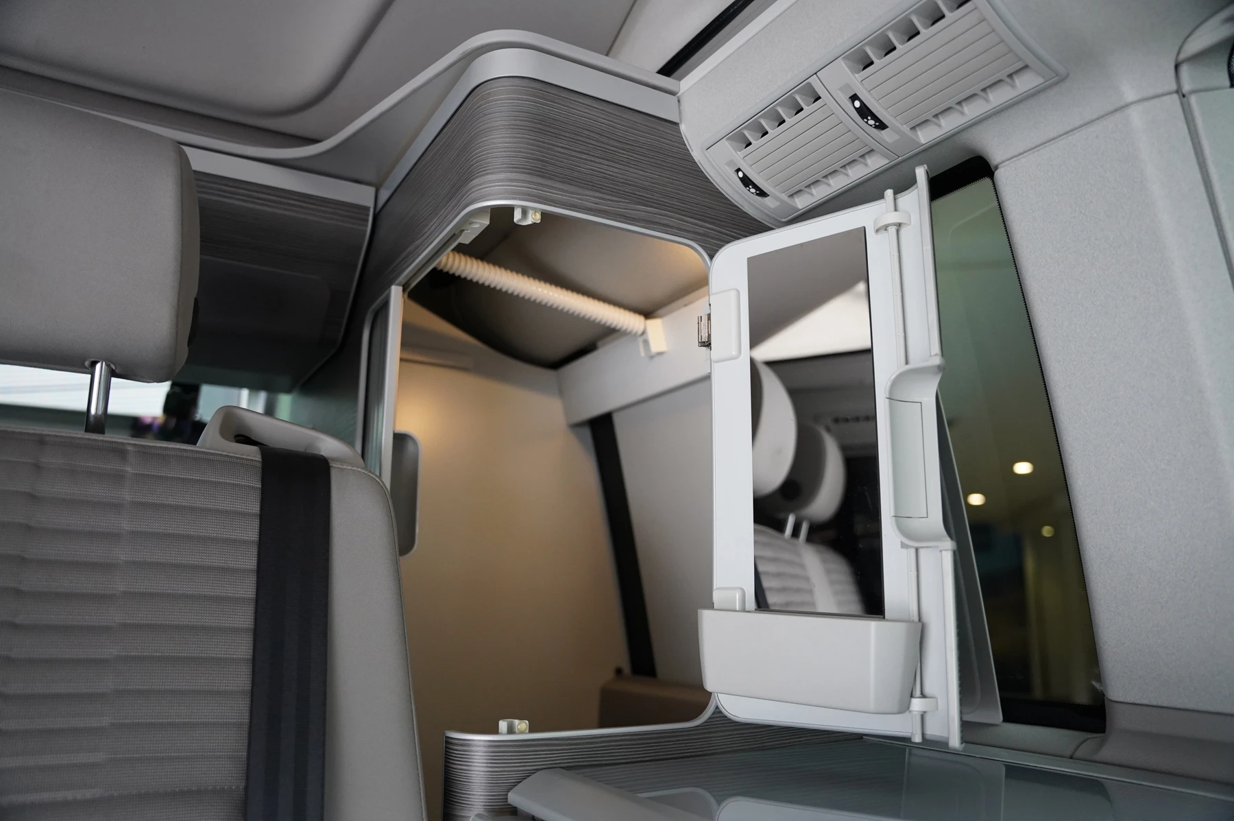 Volkswagen-California-image-30