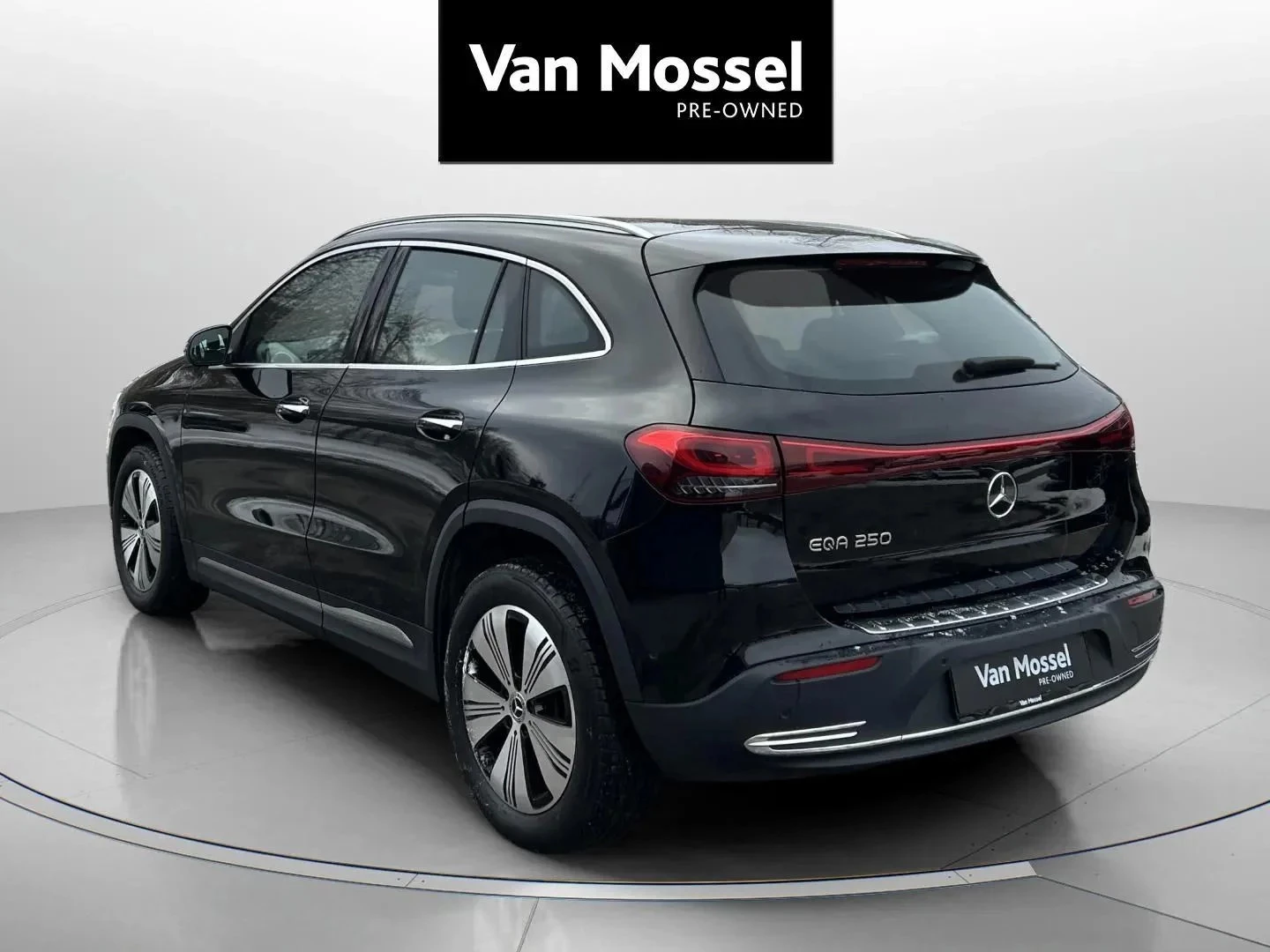 Mercedes-Benz-EQA-image-6