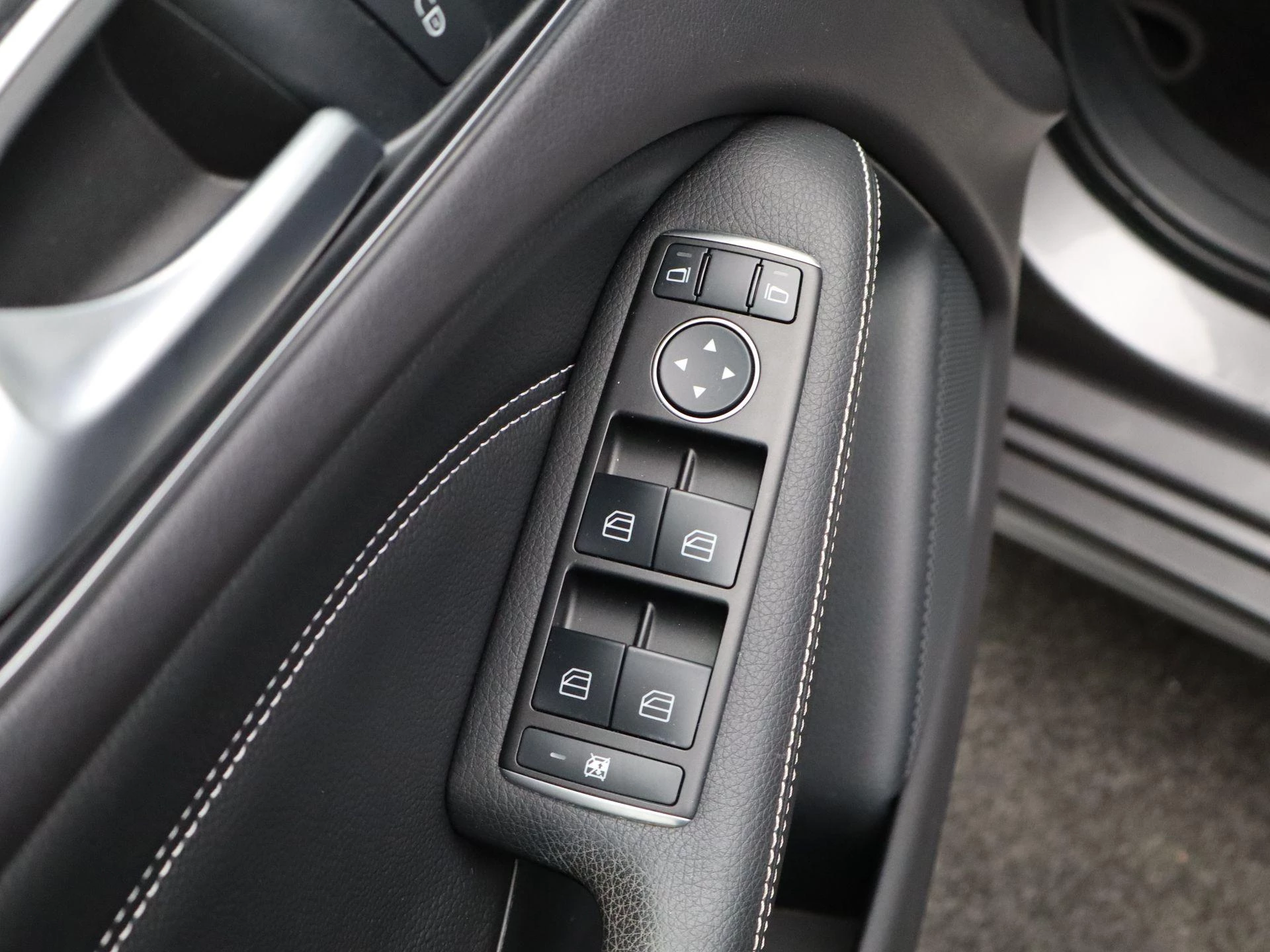 Mercedes-Benz-B-Klasse-image-25