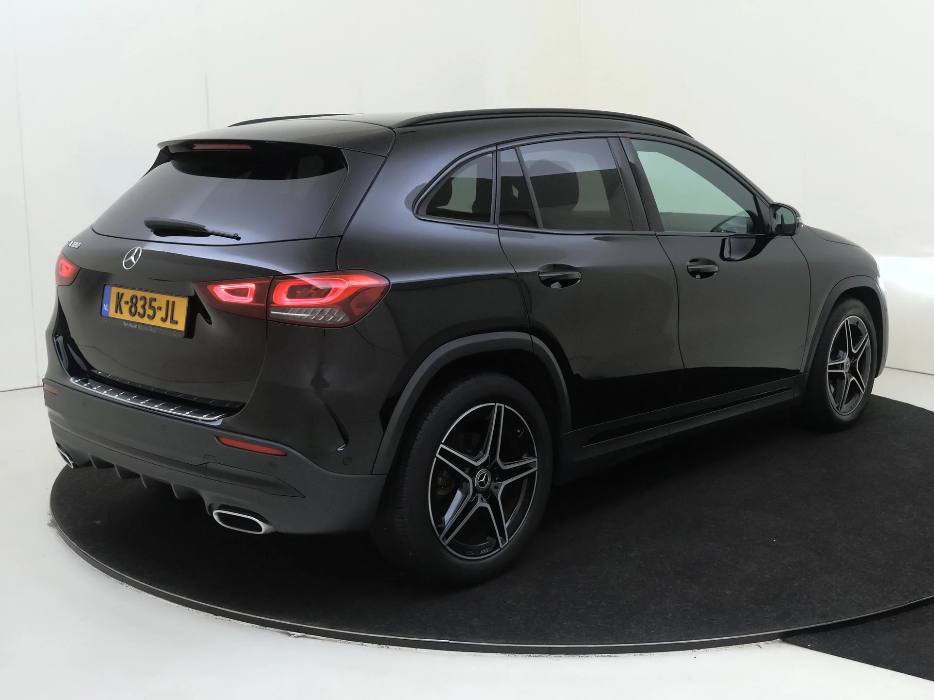 Mercedes-Benz-GLA-image-3