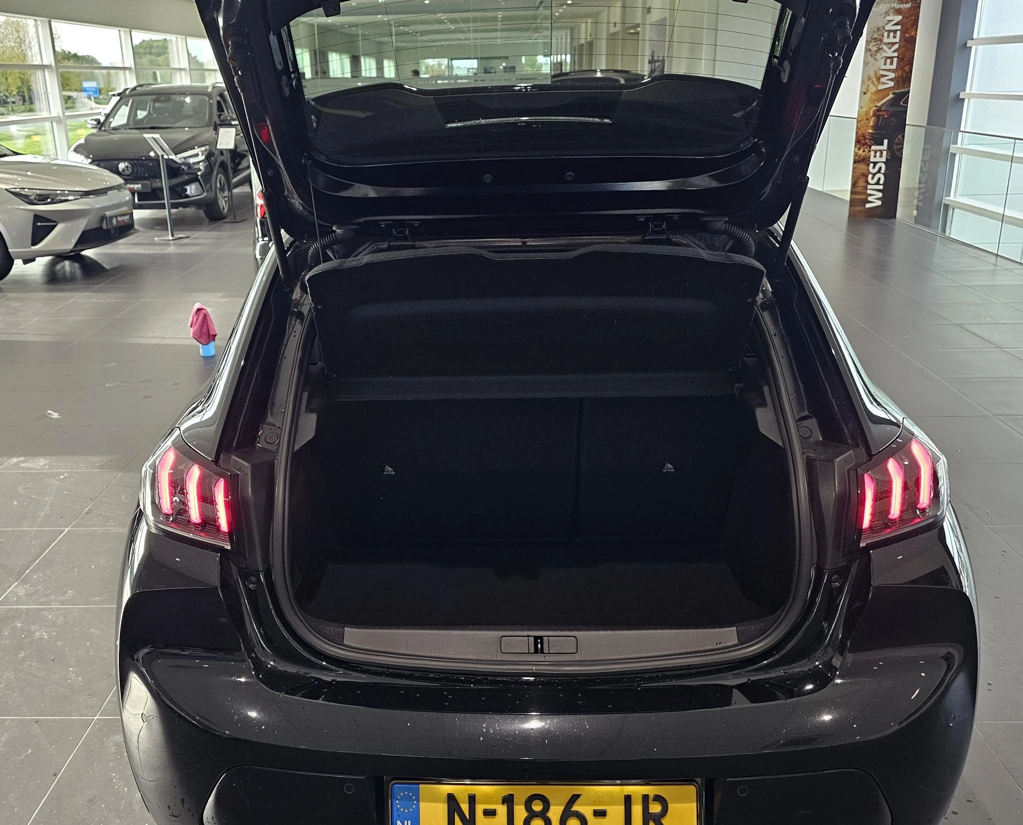 Peugeot-208-image-24