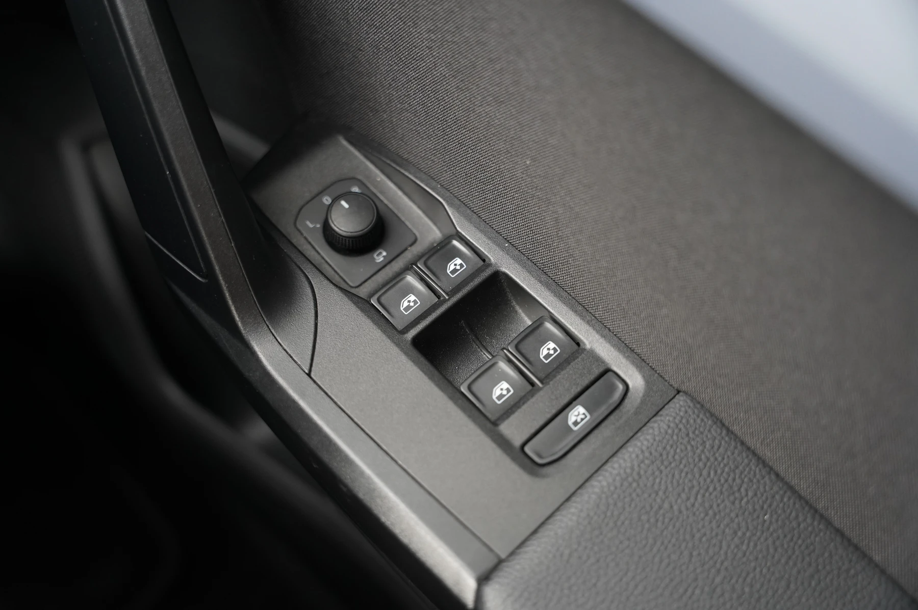 SEAT-Arona-image-19