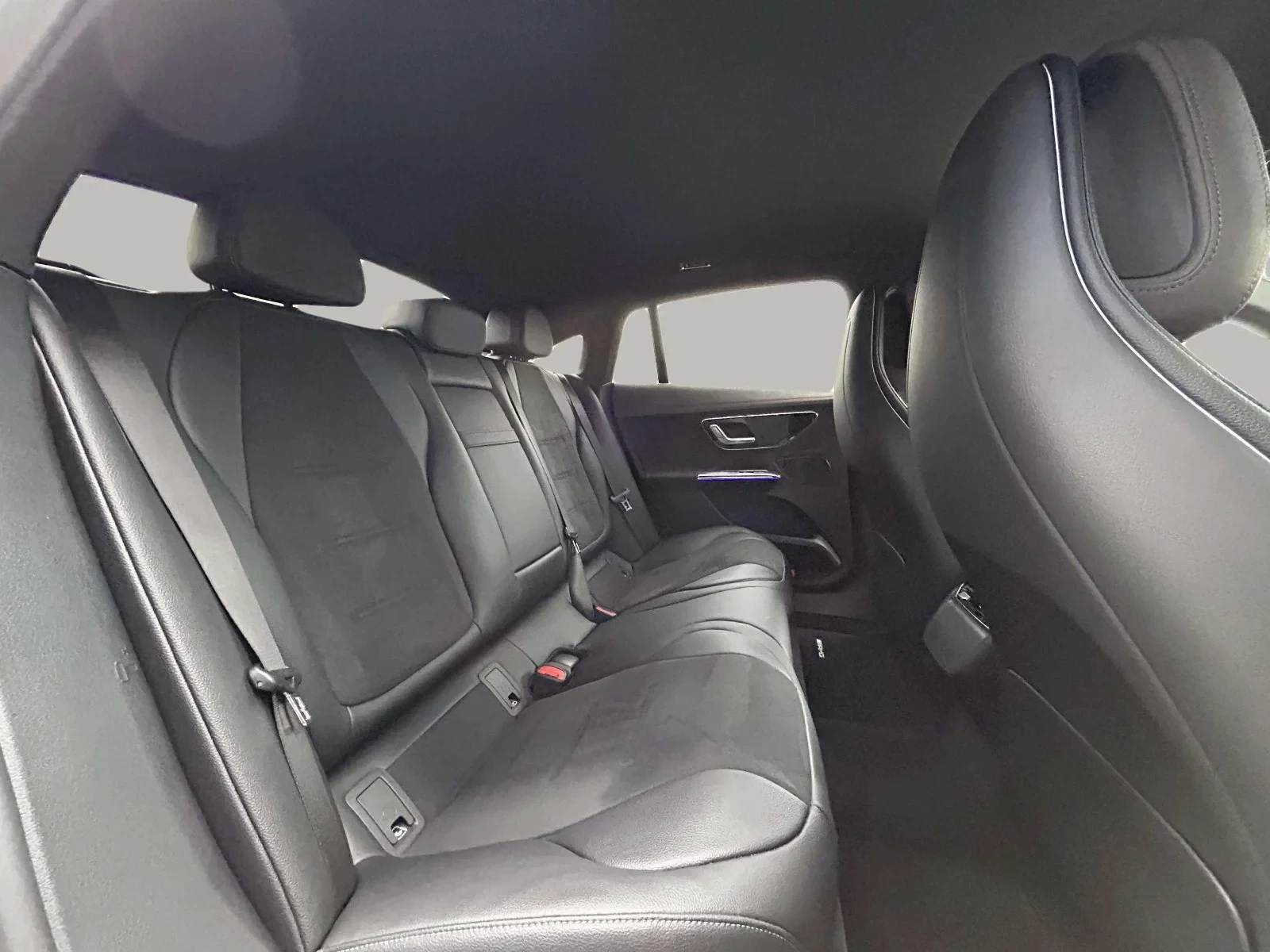 Mercedes-Benz-EQE-image-14