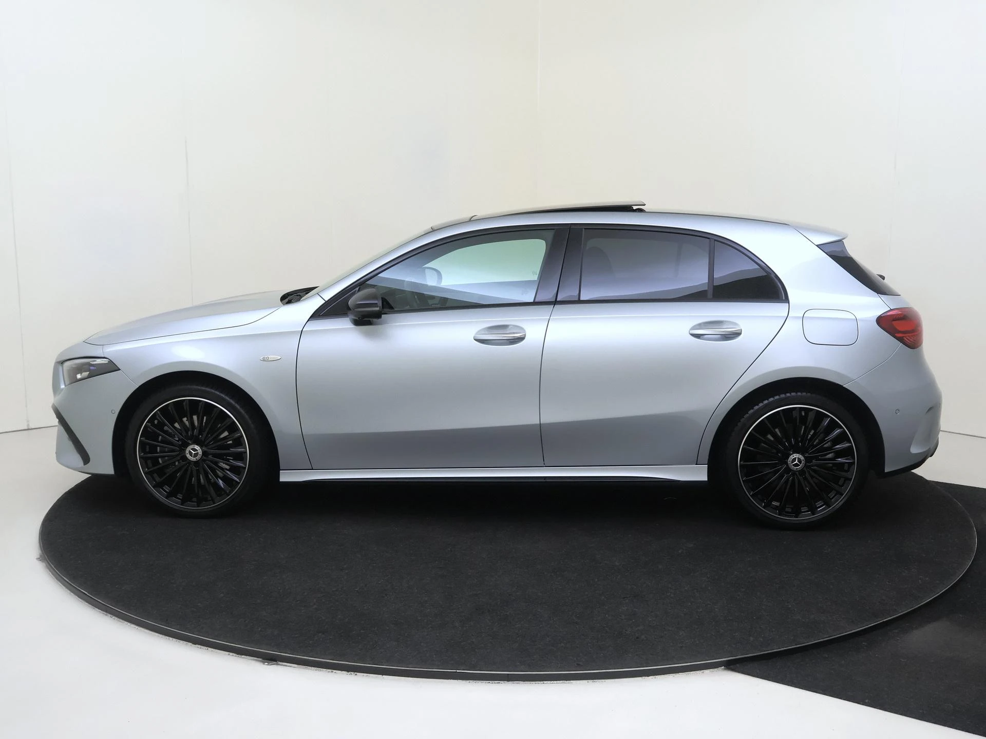 Mercedes-Benz A-Klasse 250 e Business Solution AMG