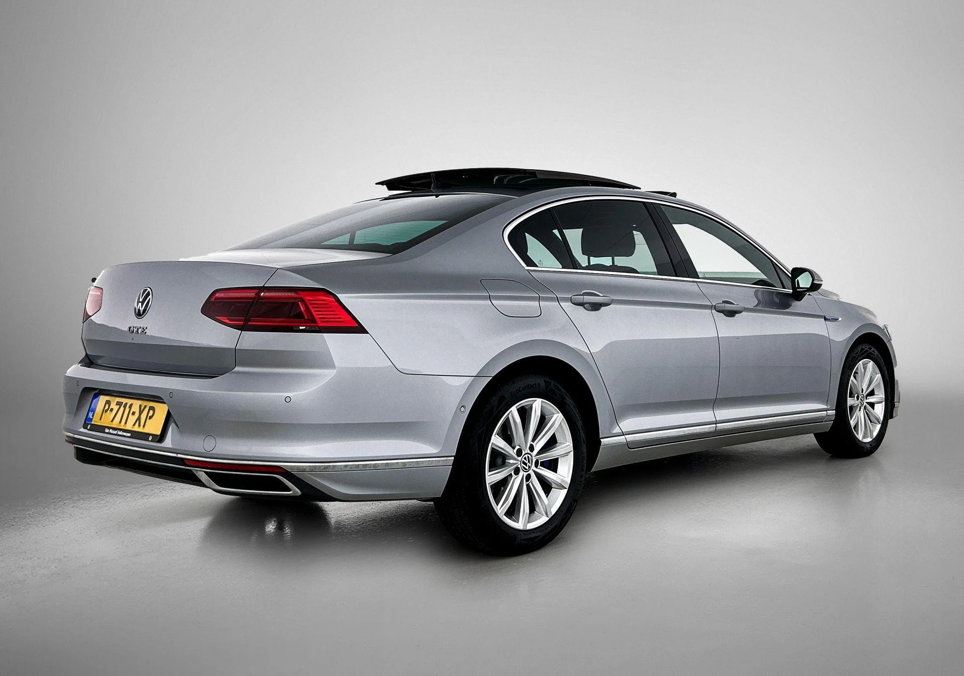 Volkswagen-Passat-image-3