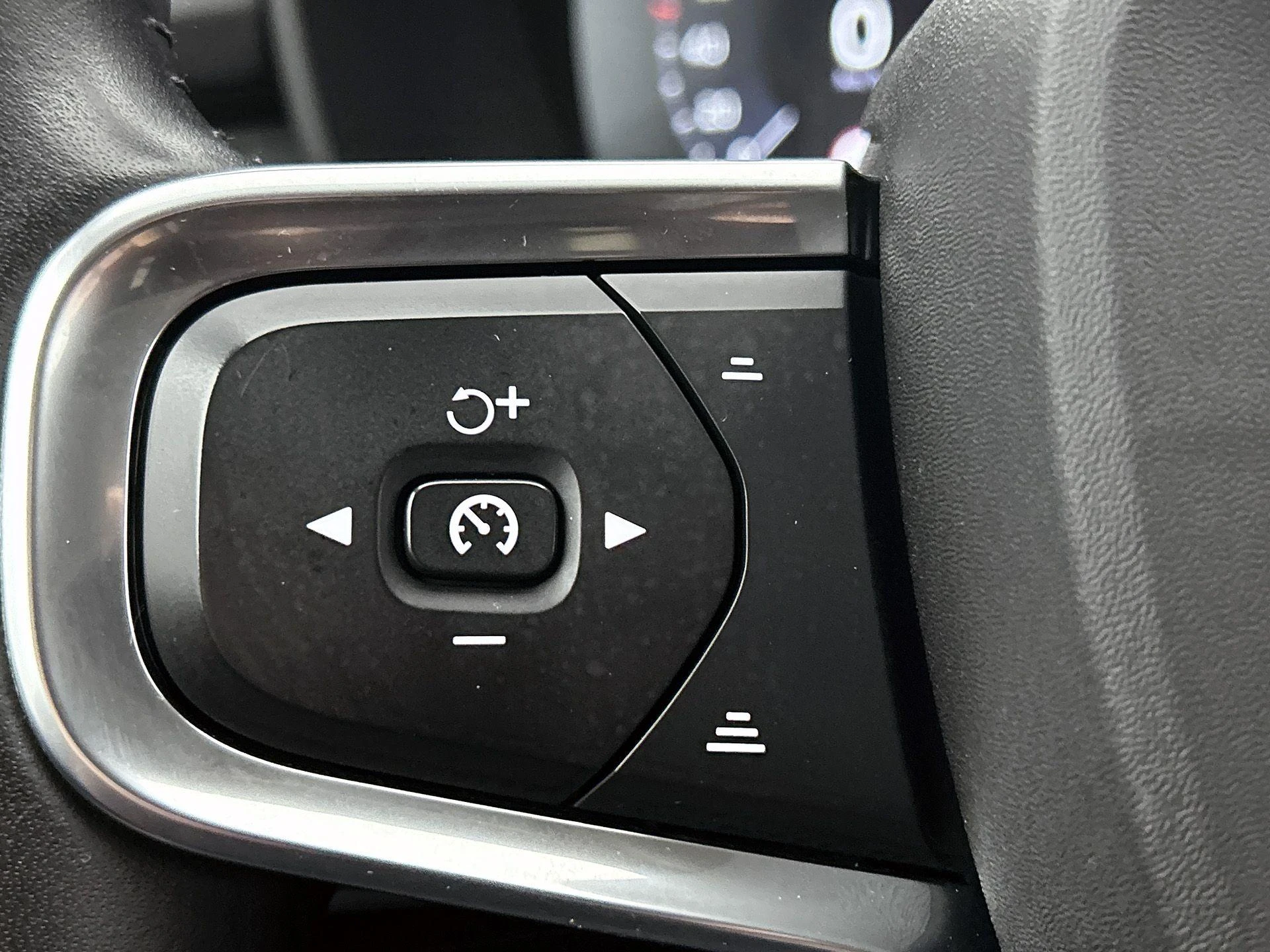 Volvo-XC40-image-5