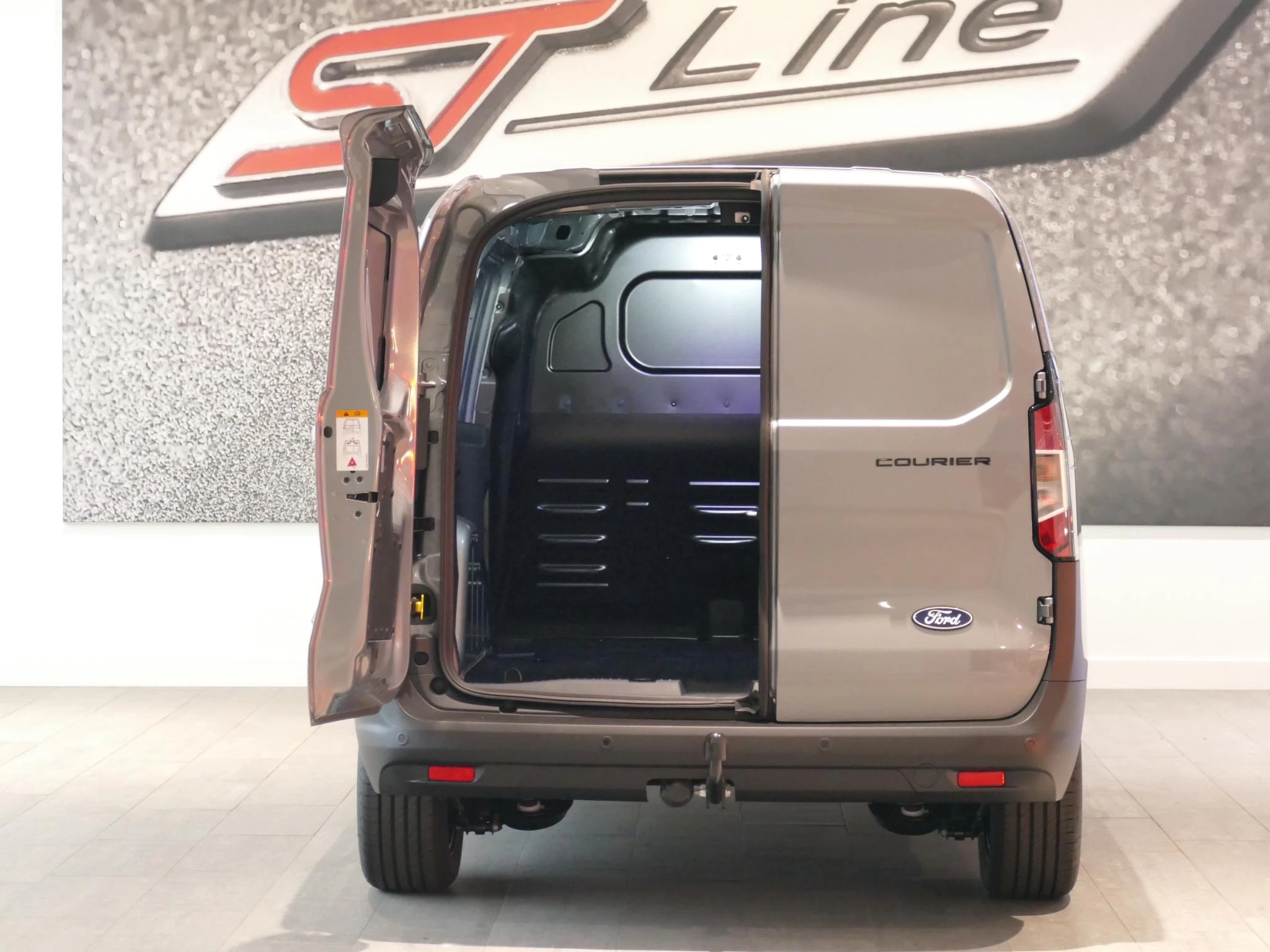 Ford-Transit Courier-image-24