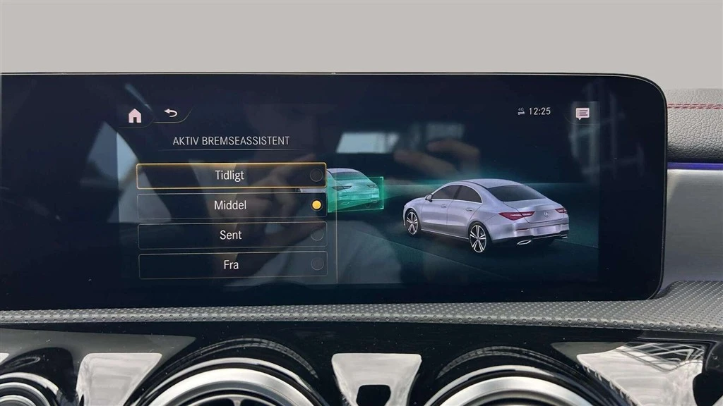 Mercedes-Benz-CLA-image-24