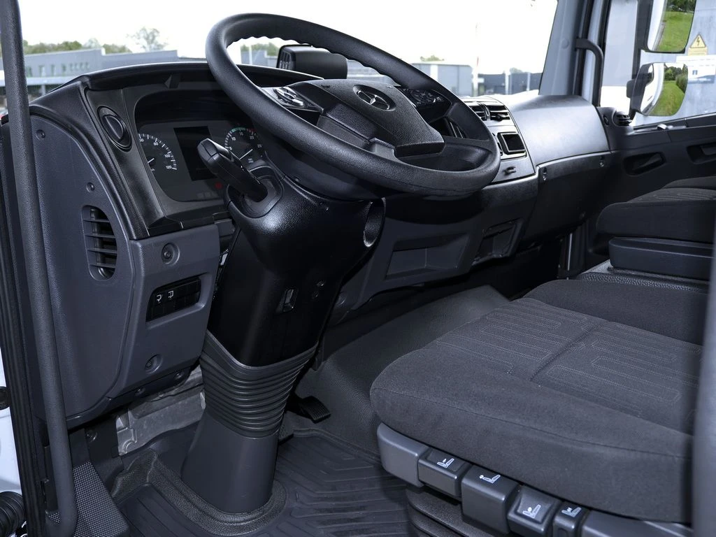 Mercedes-Benz-Atego-image-8