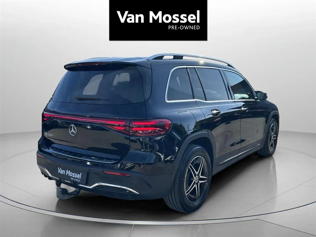 Mercedes-Benz-EQB-image-4