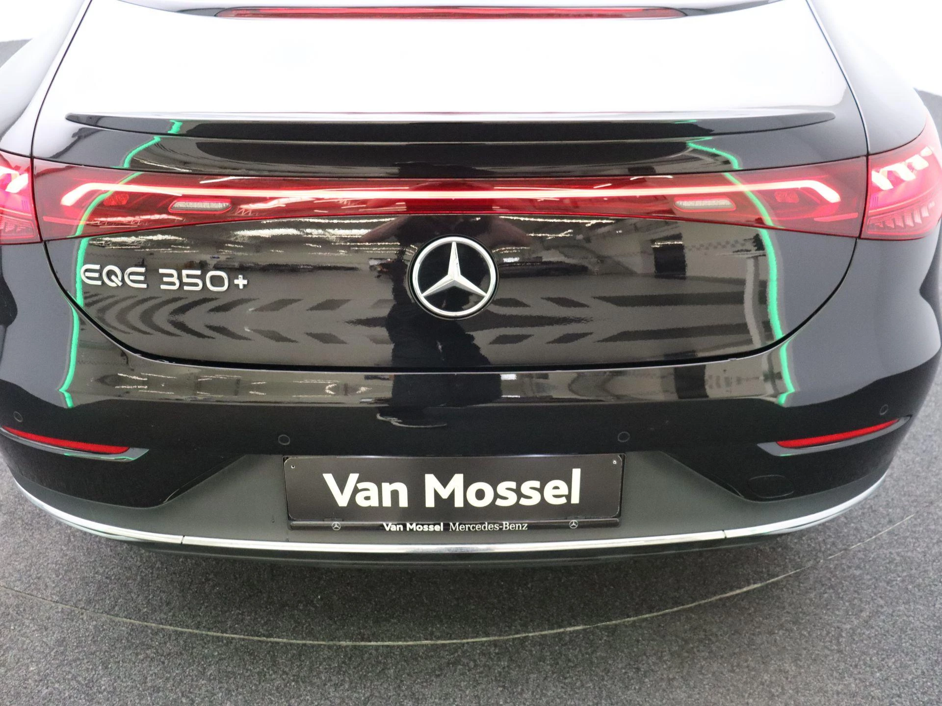 Mercedes-Benz-EQE-image-18