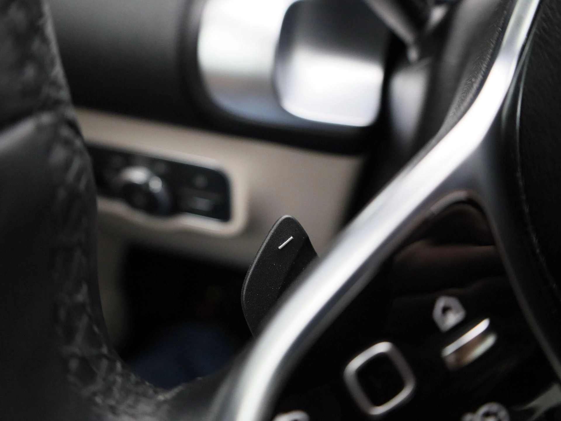 Mercedes-Benz GLB 200 LUXURY LINE + LEDER + PANO + 7-ZIT + CARPLAY +