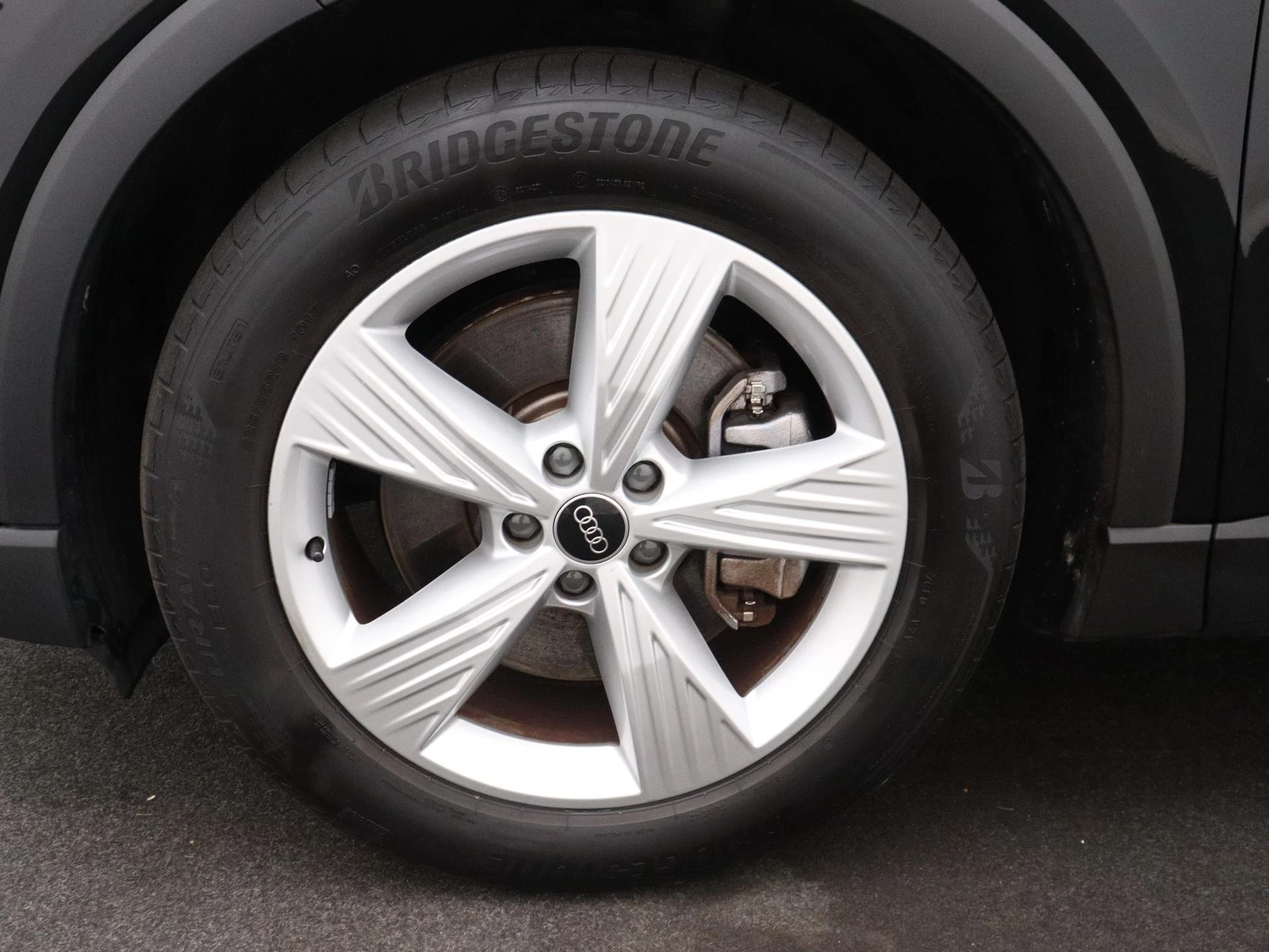 Audi-Q4 e-tron-image-9