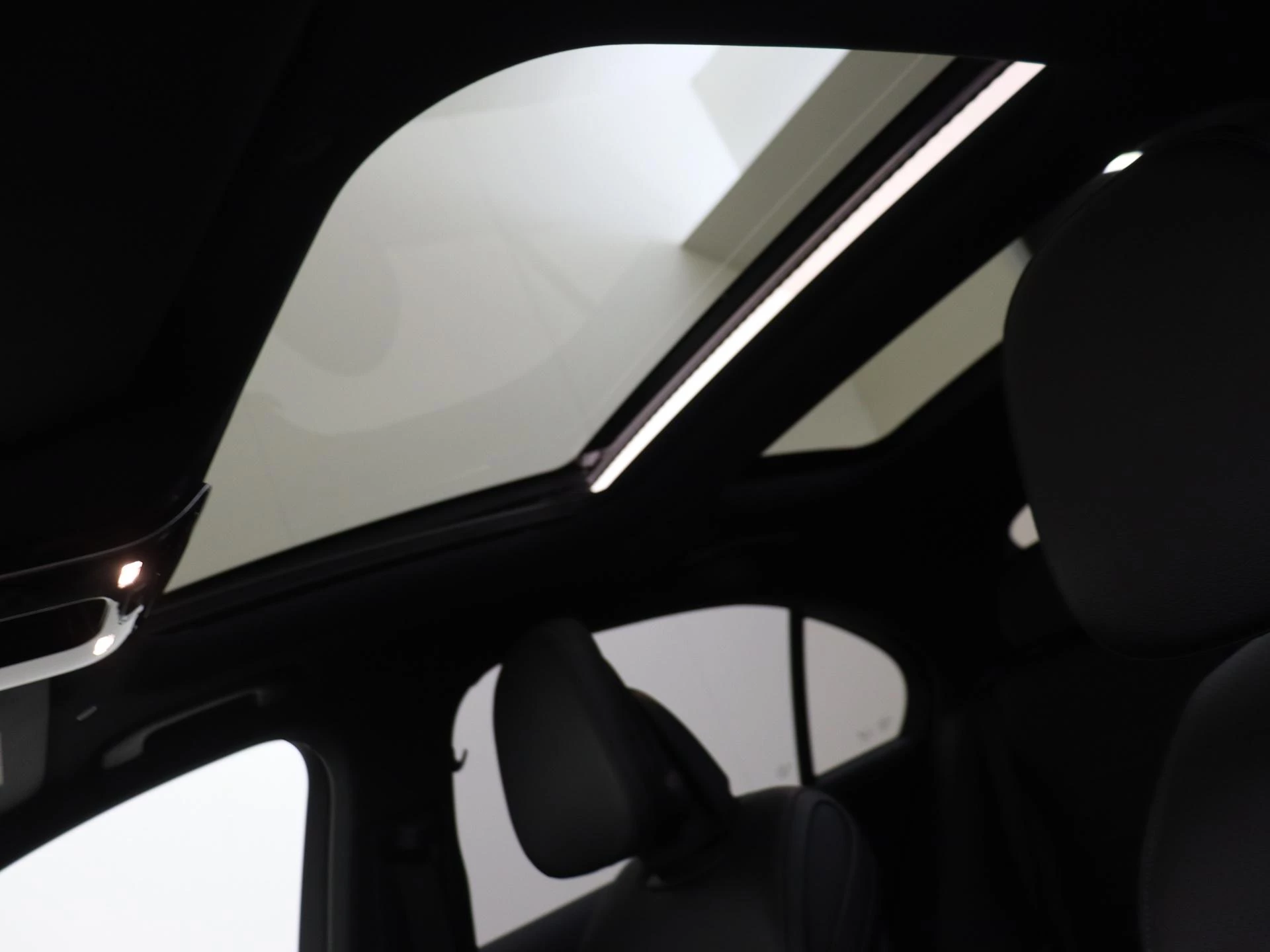 Mercedes-Benz-C-Klasse-image-26