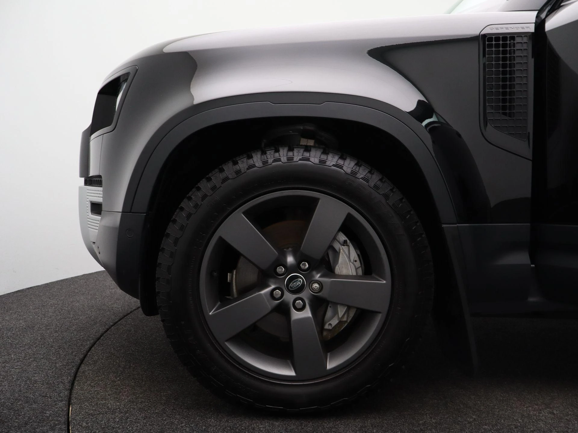 Land Rover-Defender-image-14