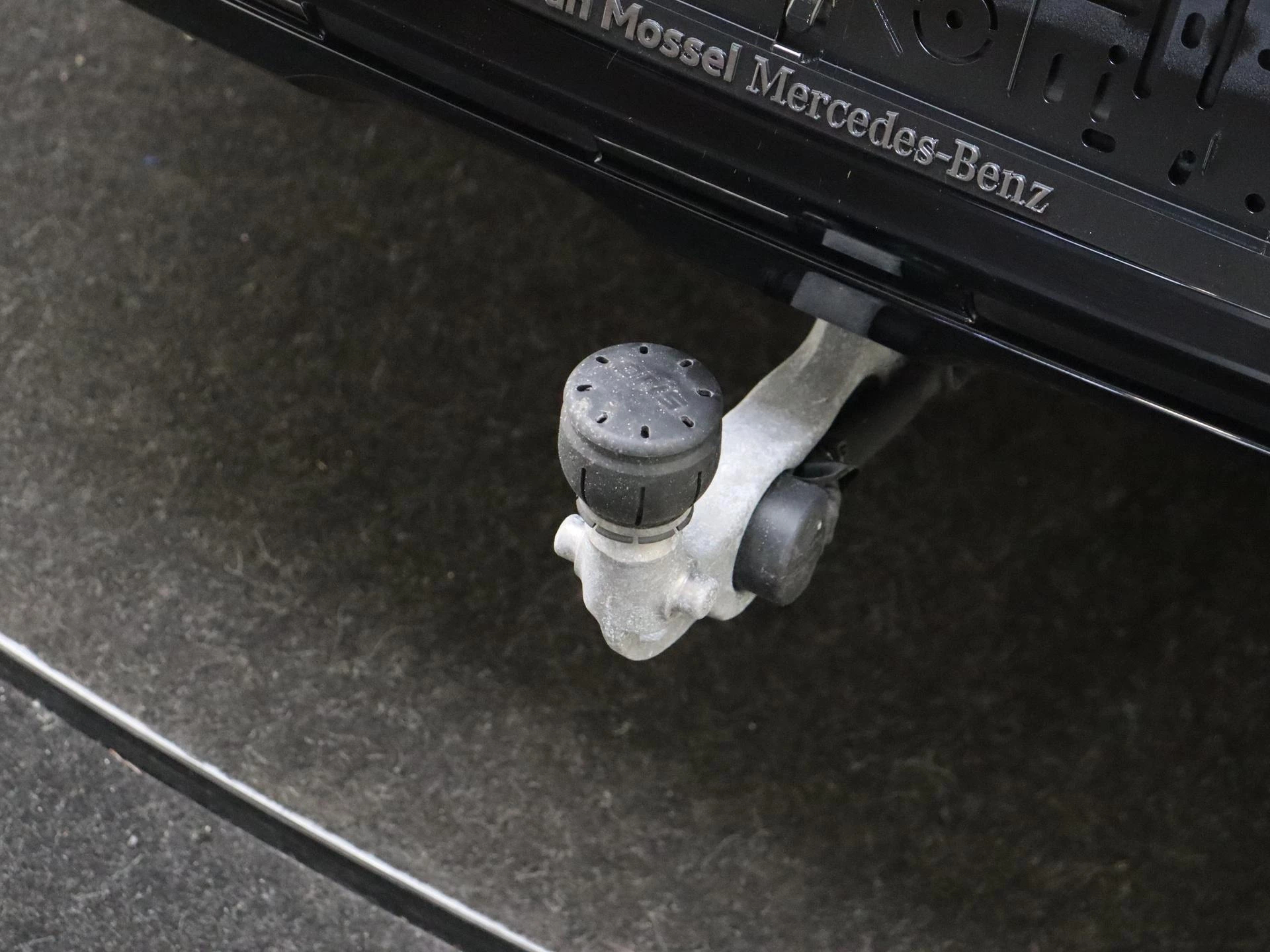 Mercedes-Benz-GLC-image-33