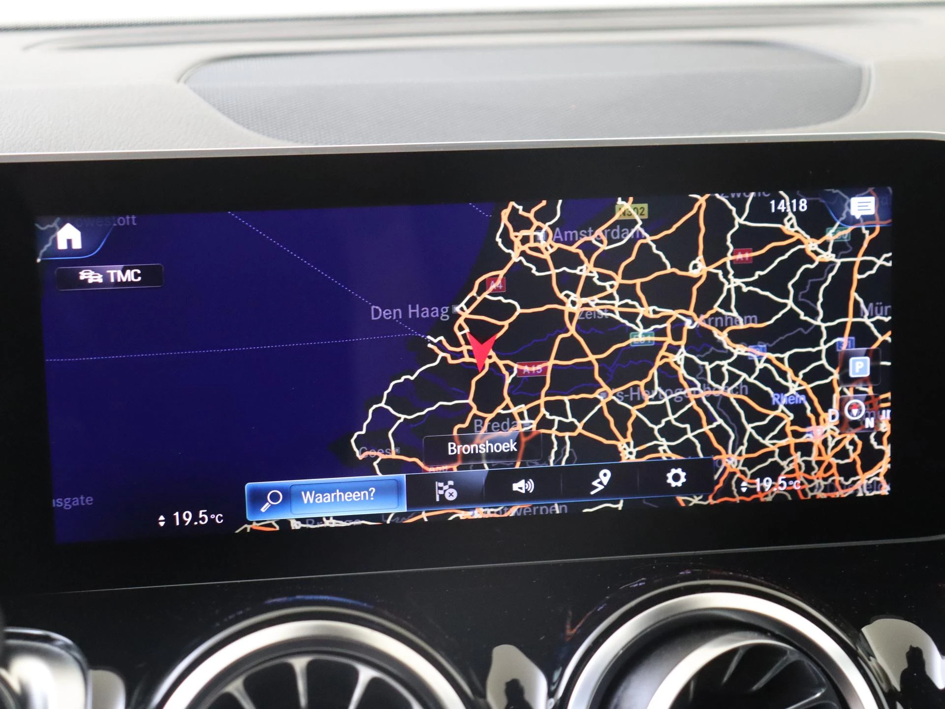 Mercedes-Benz-GLB-image-16