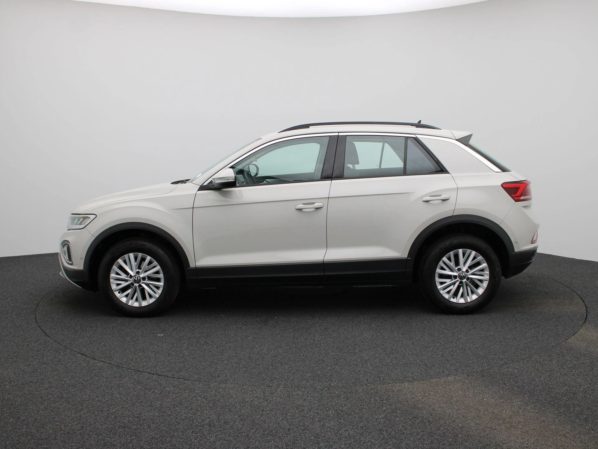 Volkswagen-T-Roc-image-3