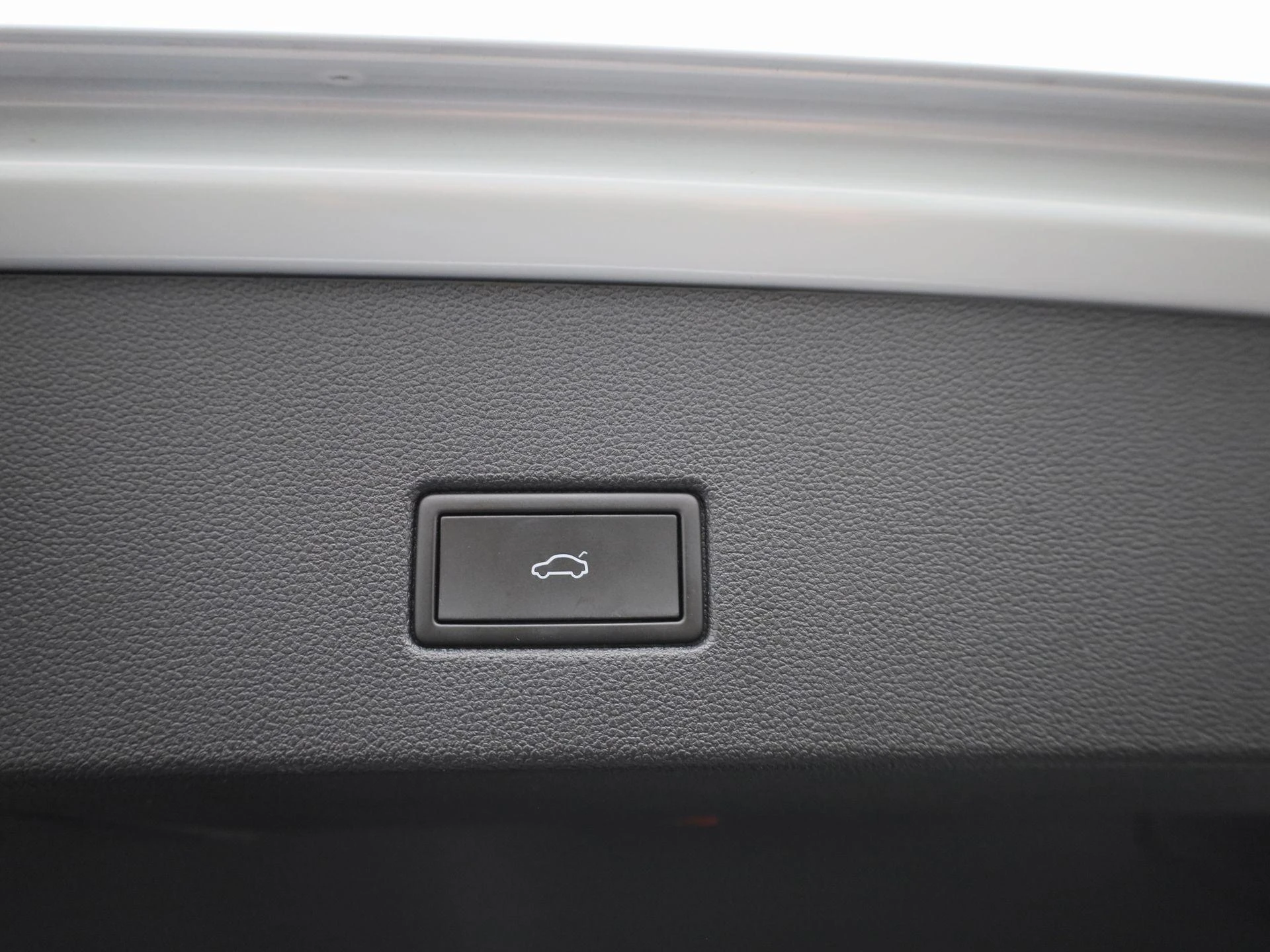 Volkswagen-T-Roc-image-11