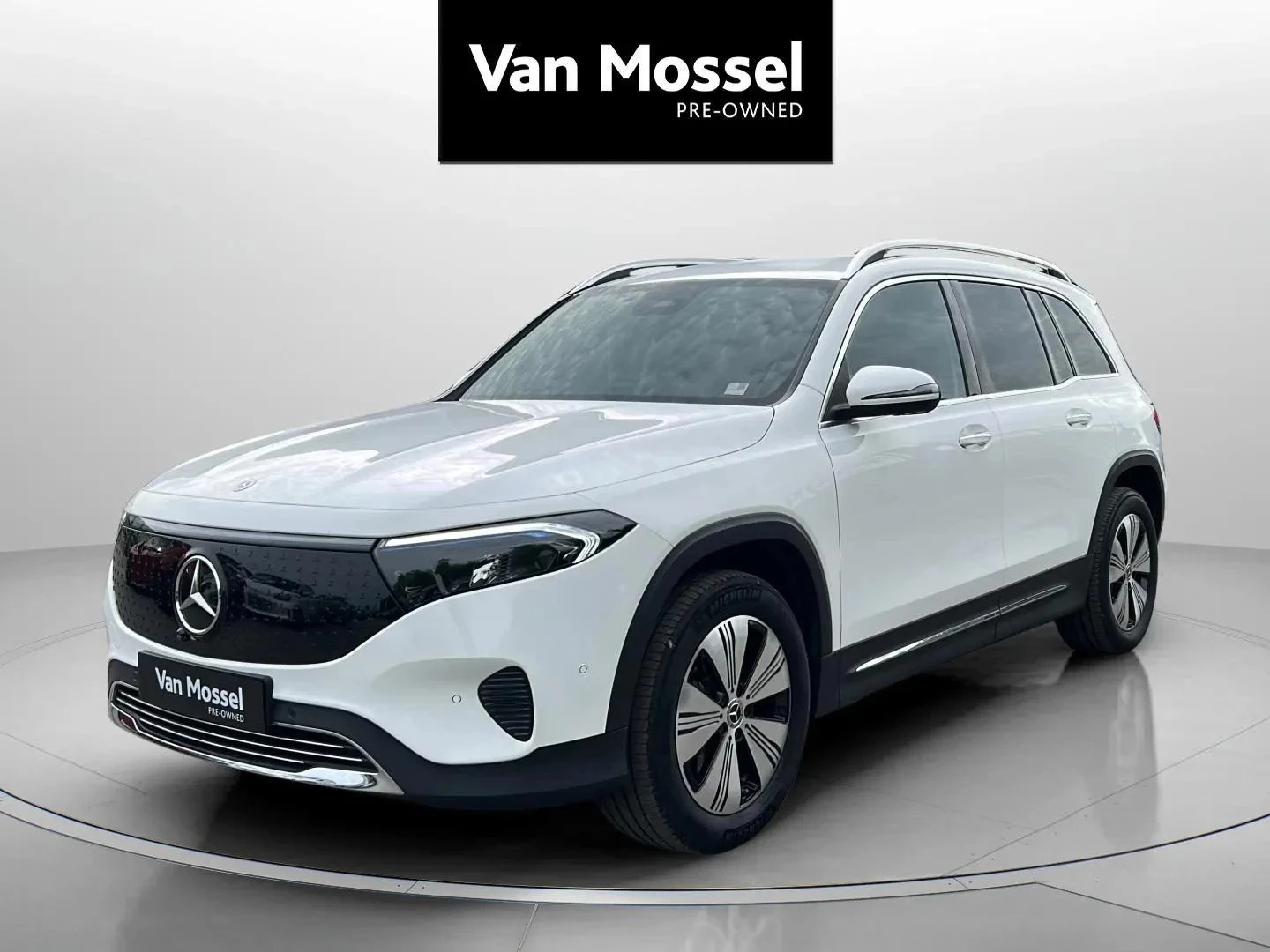 Mercedes-Benz-EQB-image-0