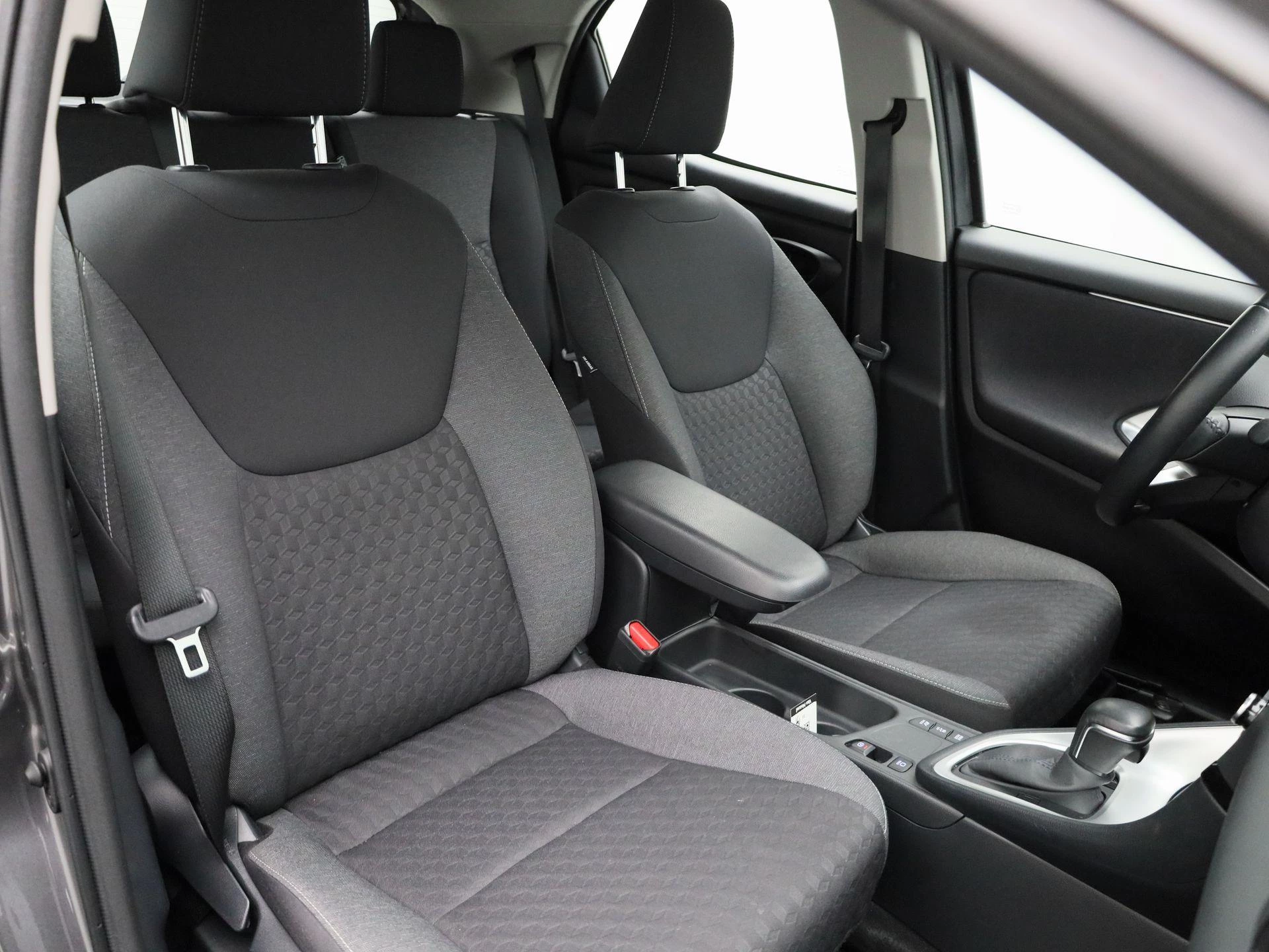 Mazda-2 Hybrid-image-30