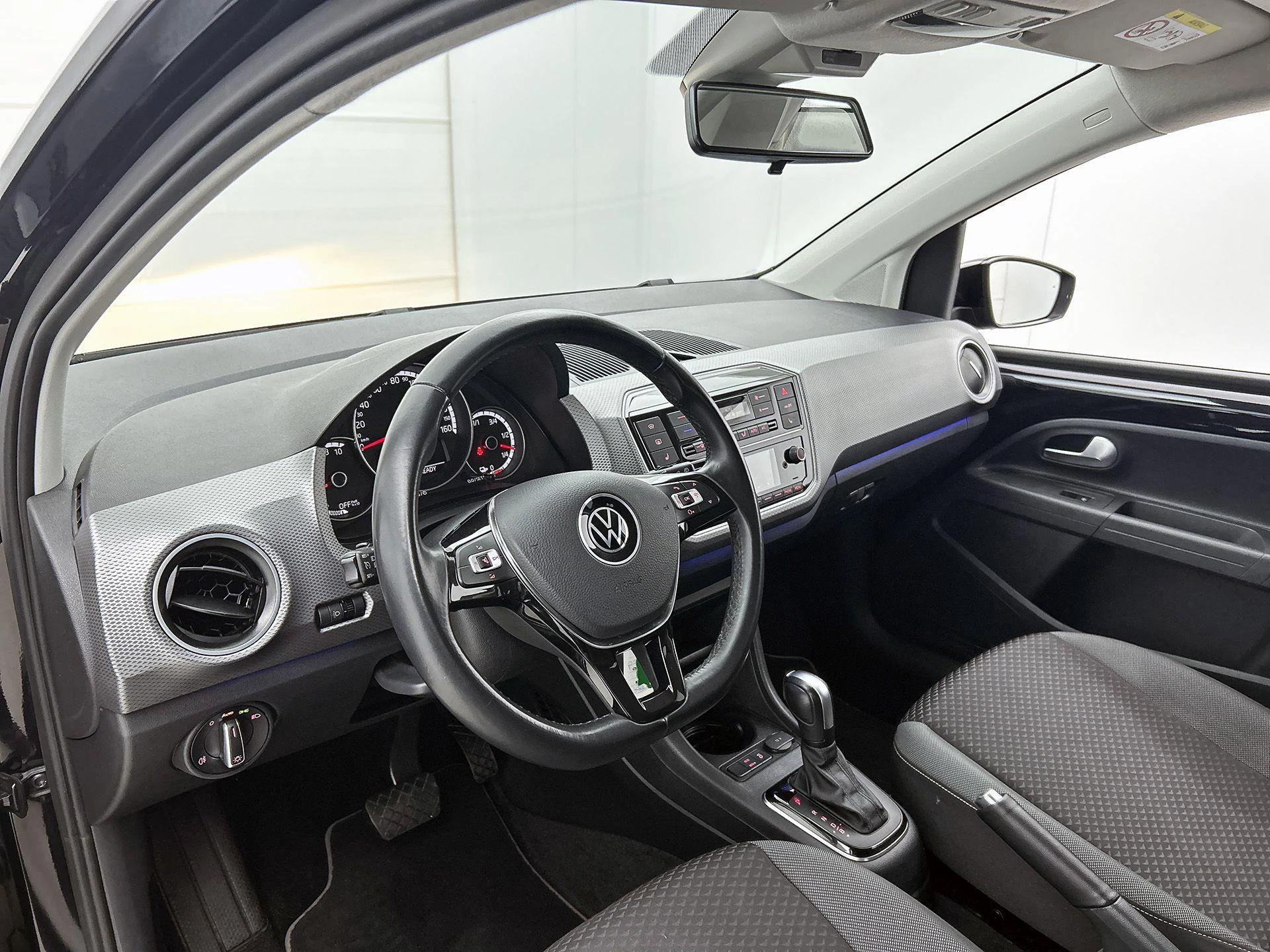 Volkswagen-e-up!-image-21