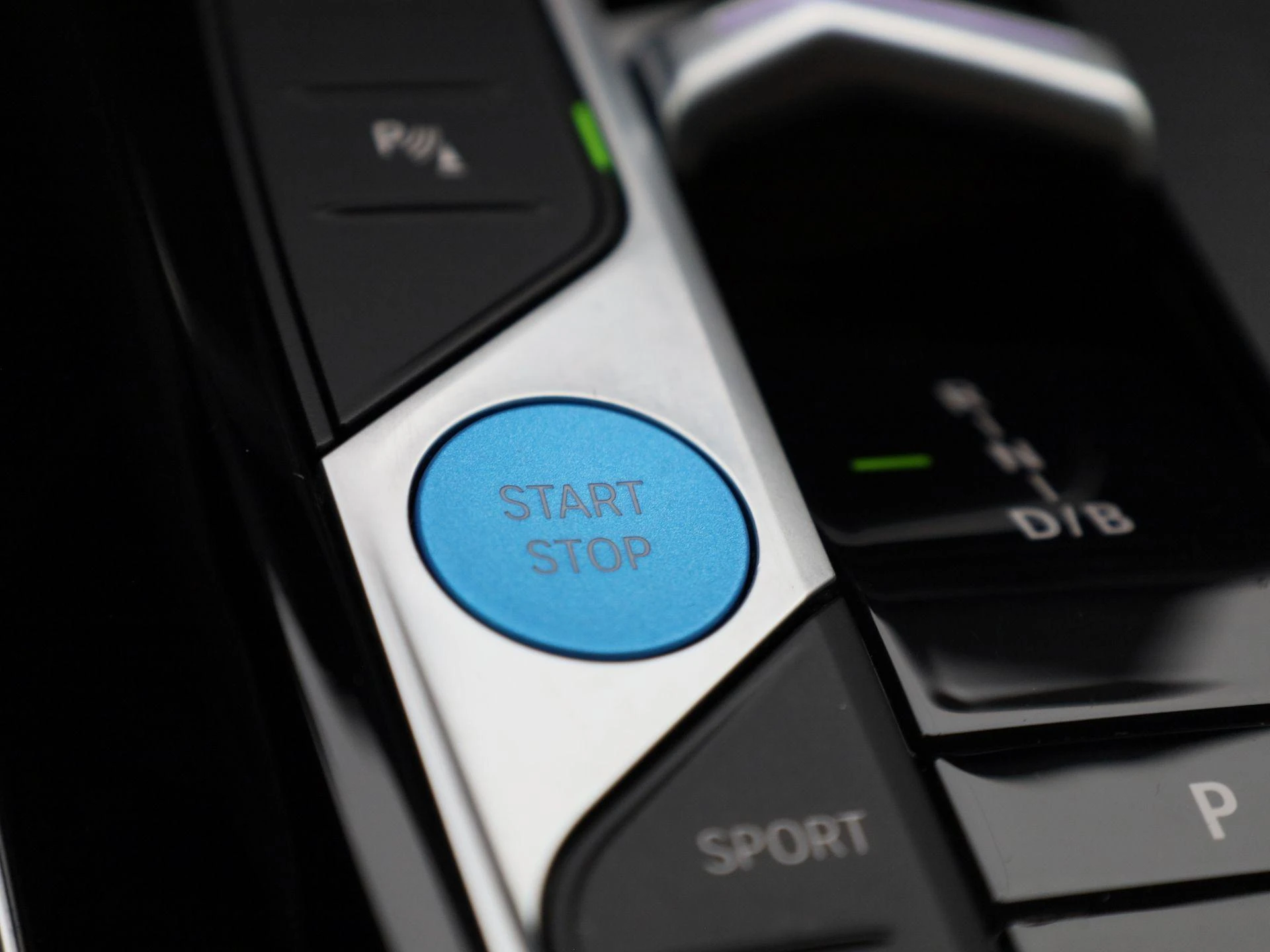 BMW-i4-image-27