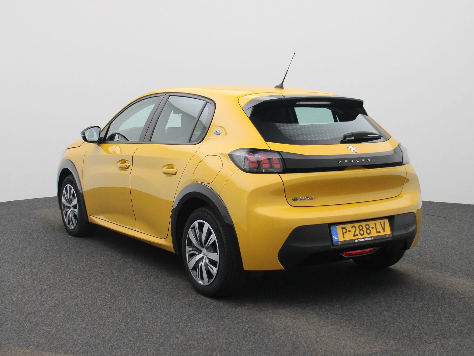 Peugeot e-208