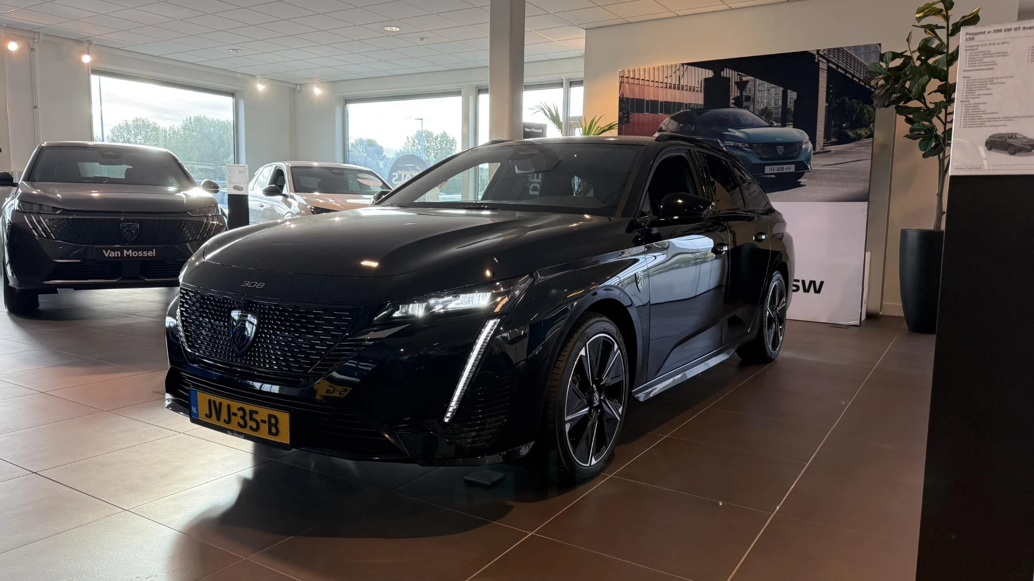 Peugeot-e-308-image-1