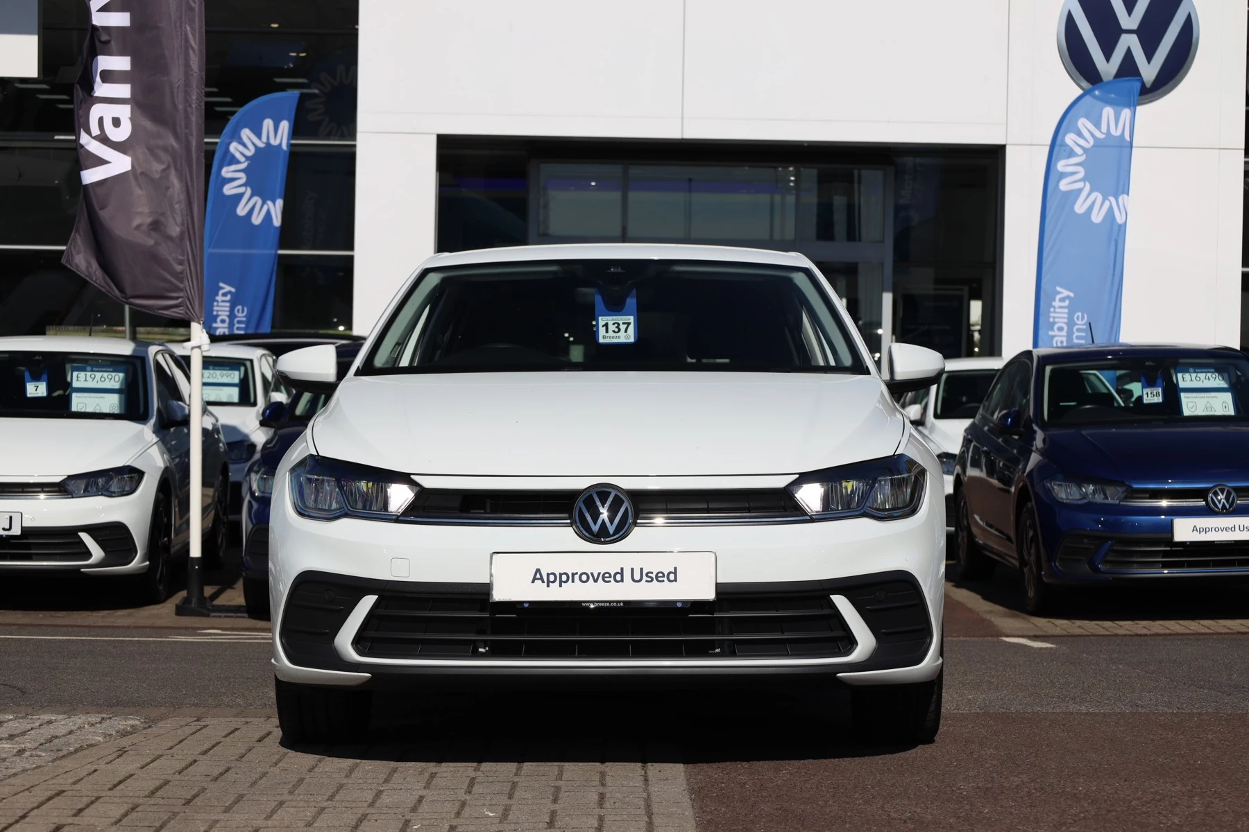 Volkswagen-Polo-image-6