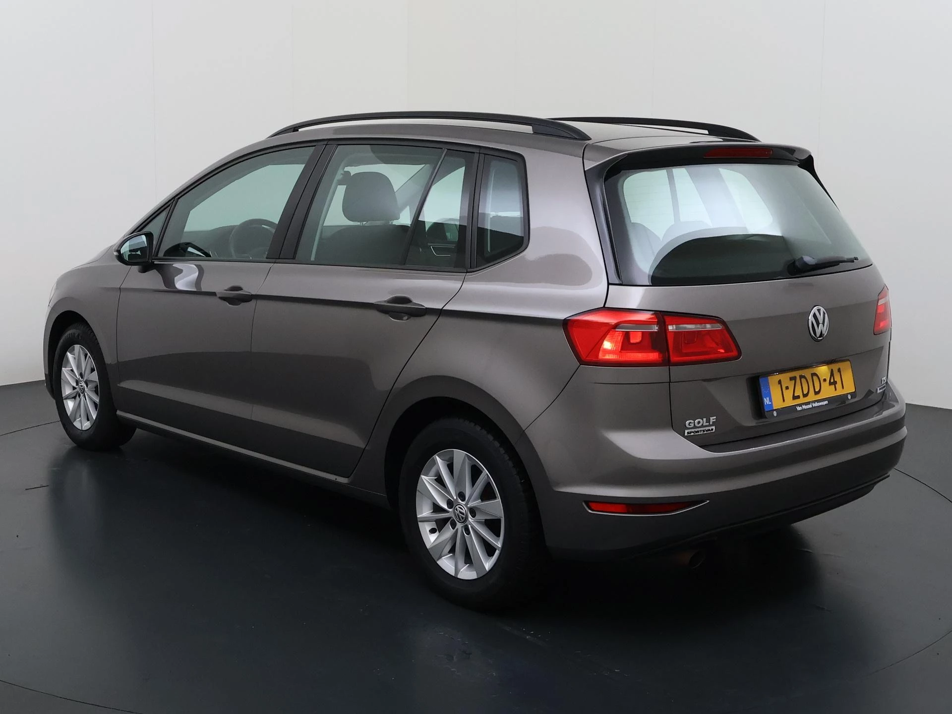 Volkswagen Golf SportsVan