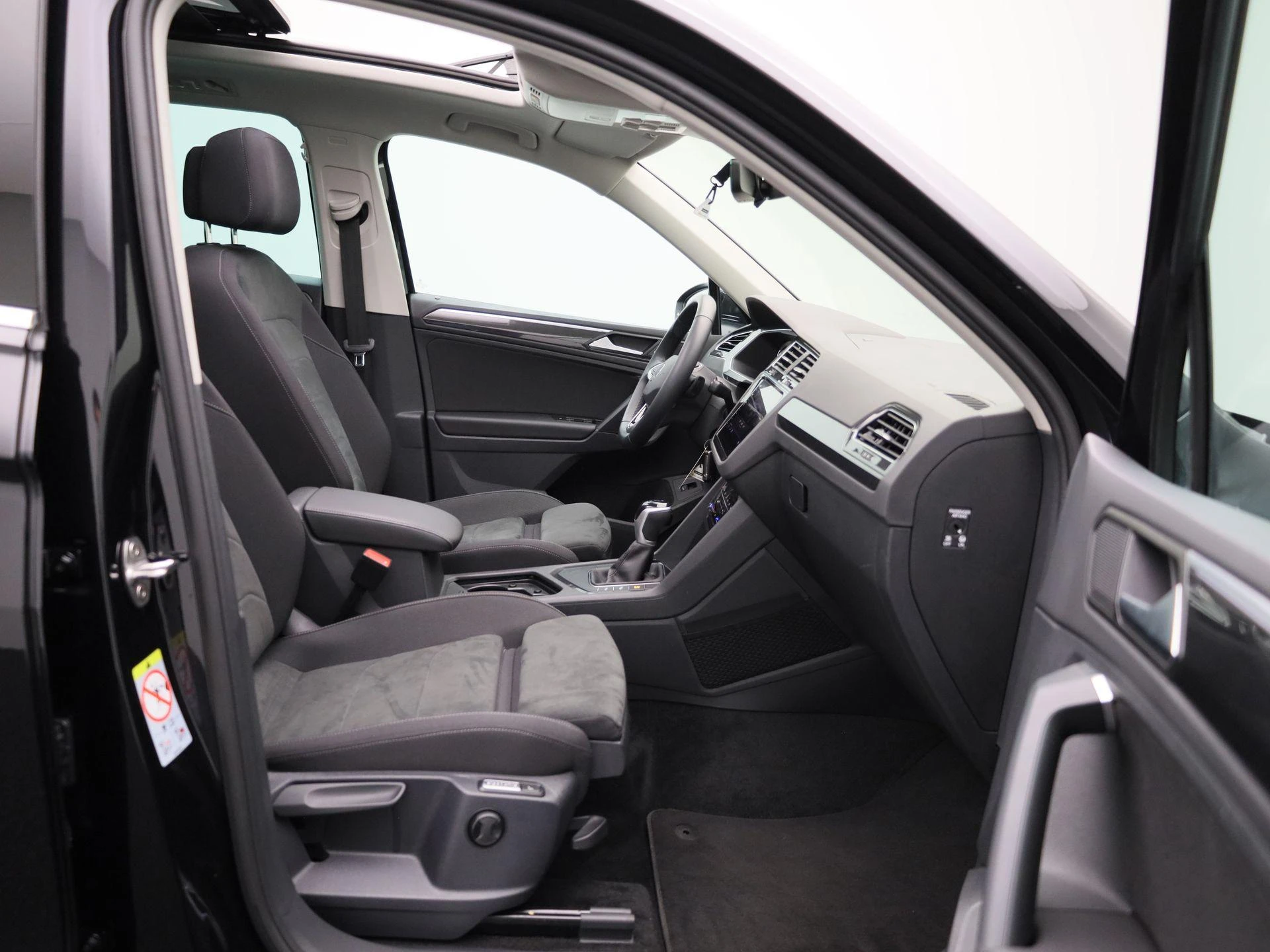 Volkswagen-Tiguan-image-37
