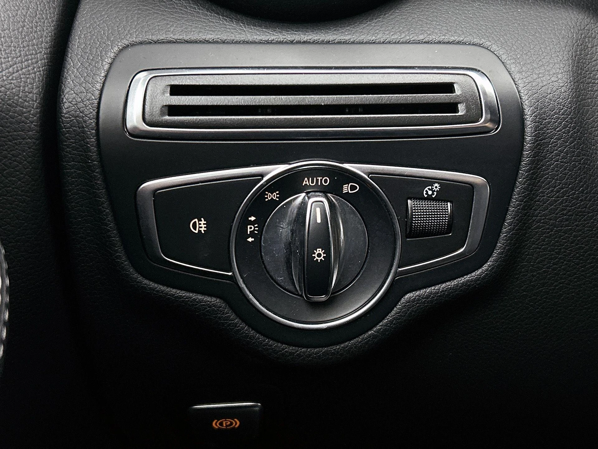 Mercedes-Benz-C-Klasse-image-22