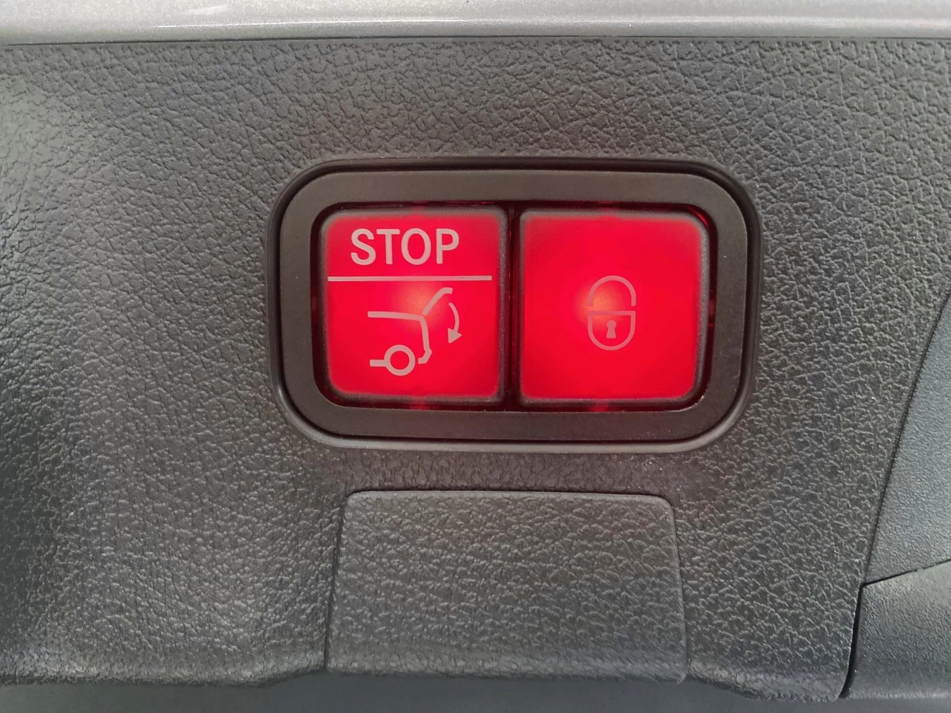 Mercedes-Benz-CLA-image-22