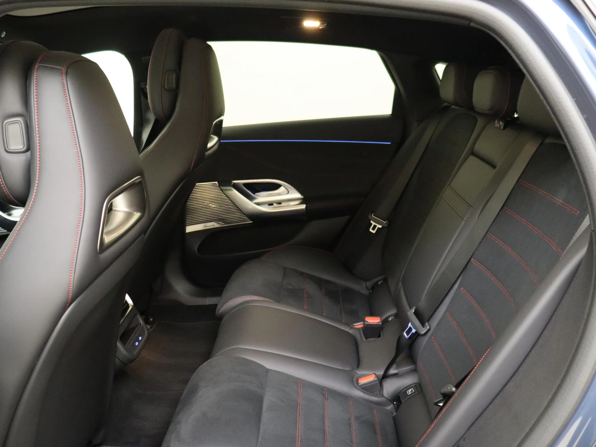 Mercedes-Benz-C-Klasse-image-15