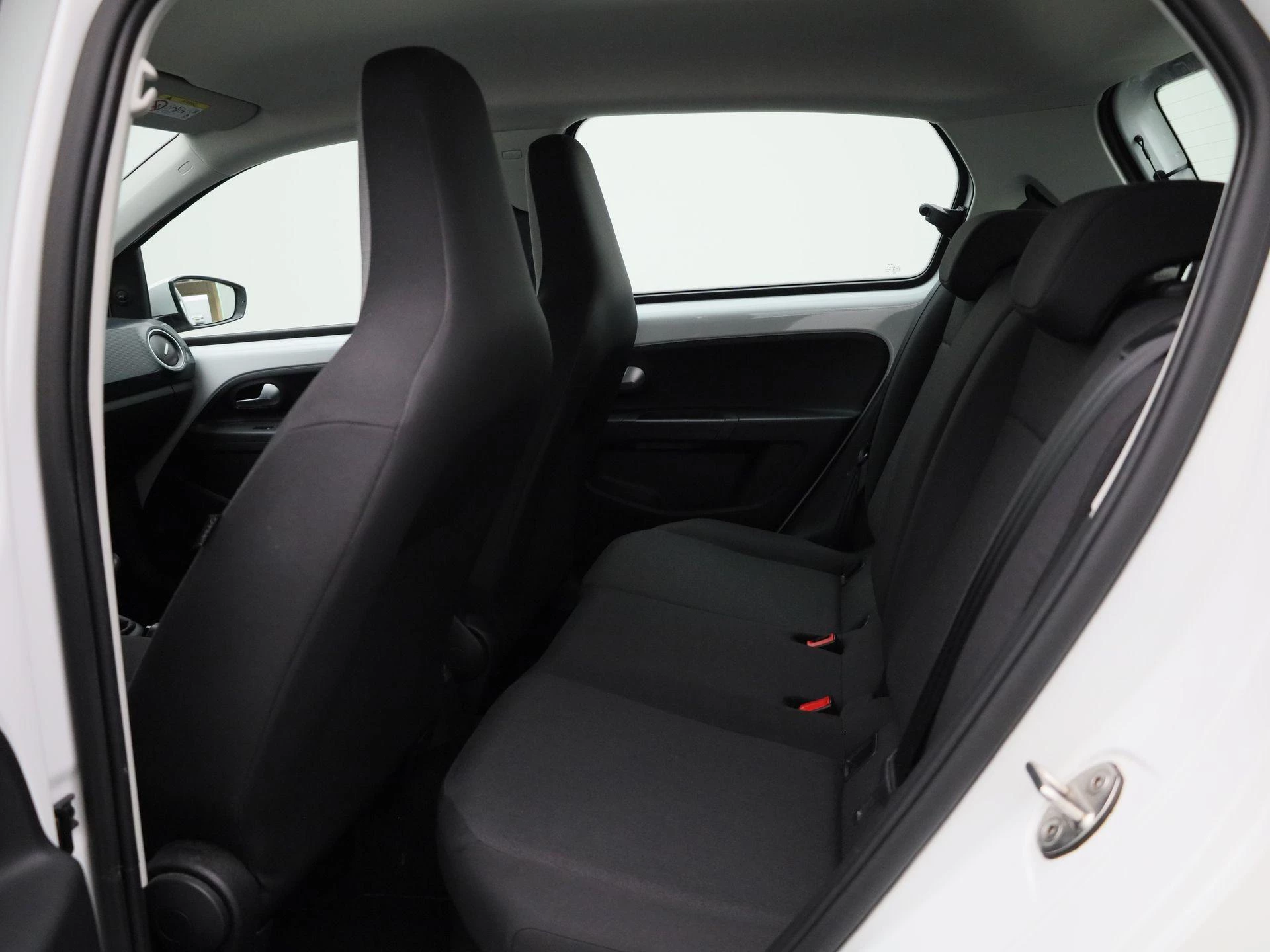 Volkswagen-up!-image-9