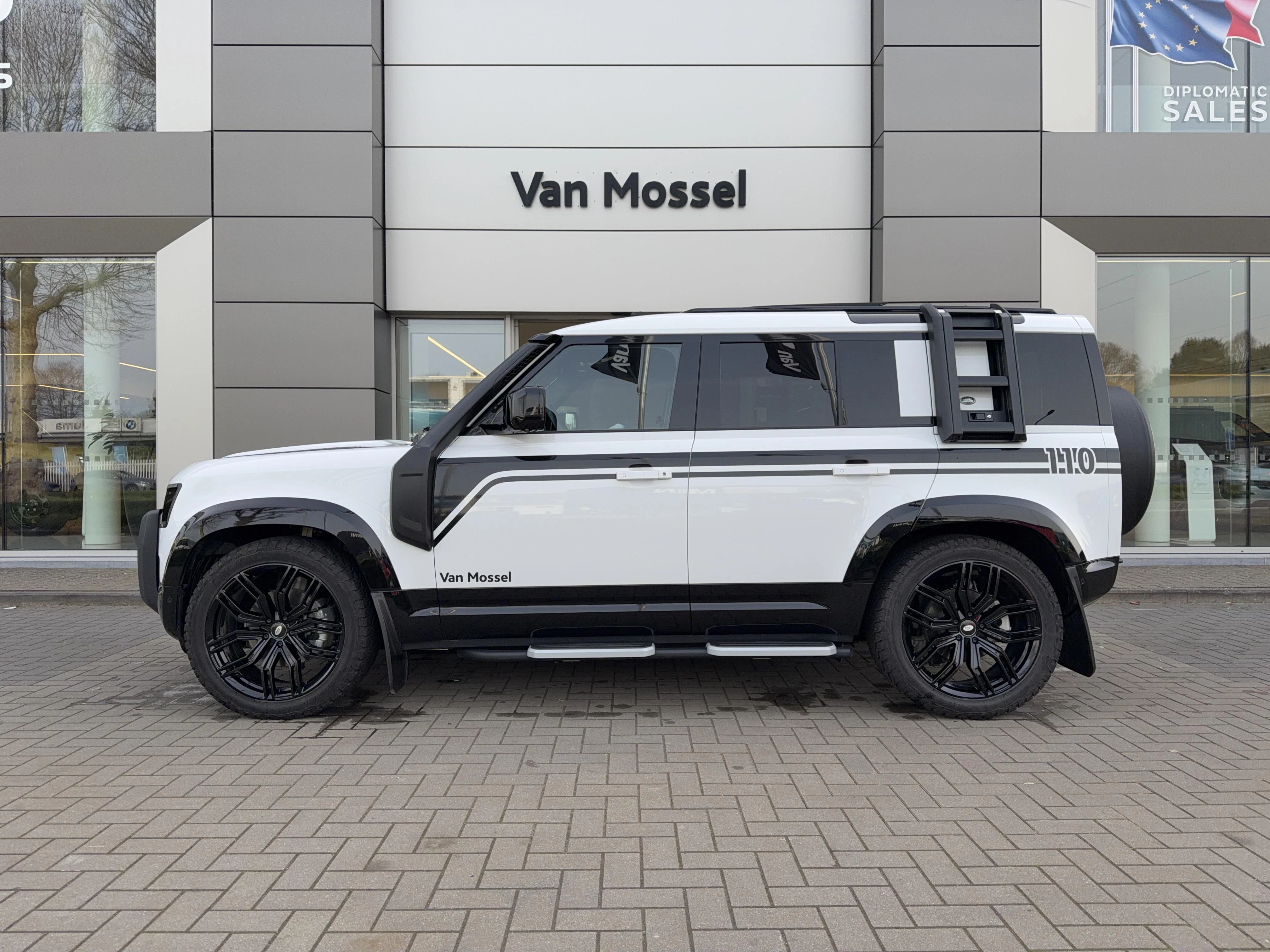 Land Rover Defender 110 D250 SE AWD