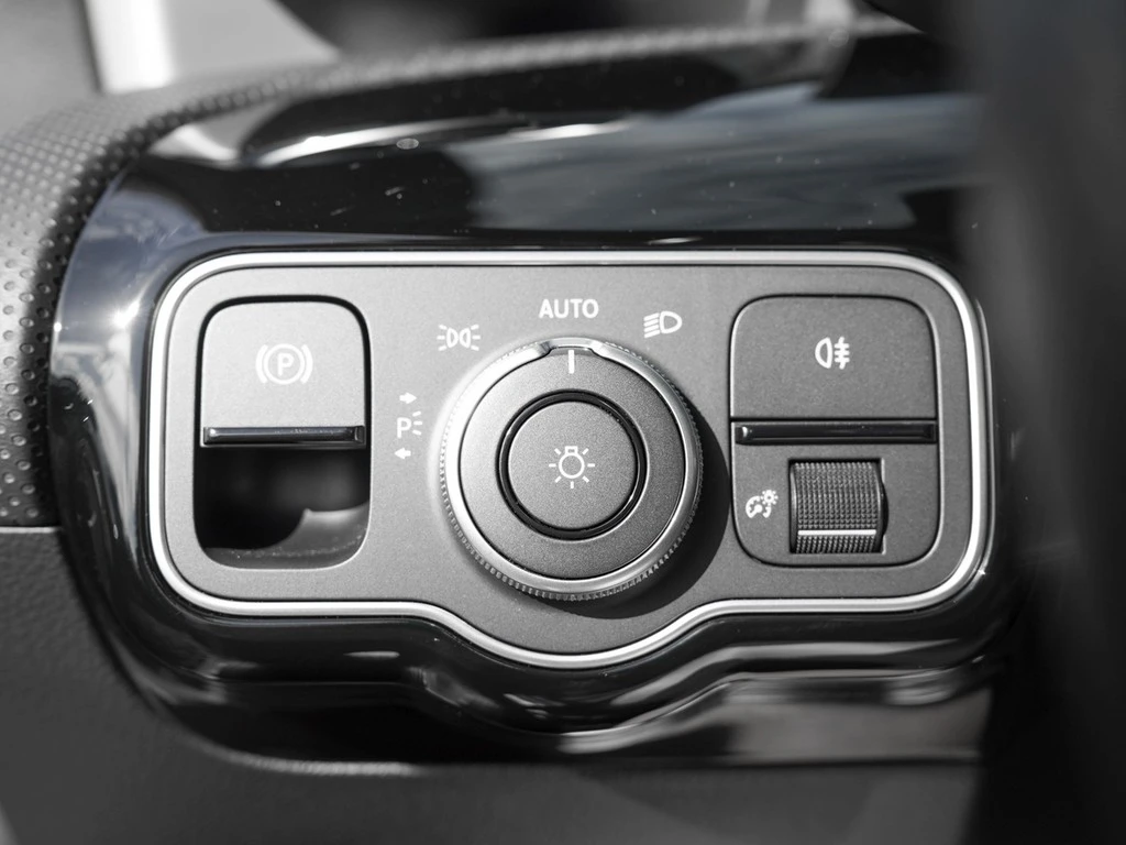 Mercedes-Benz-CLA-image-16