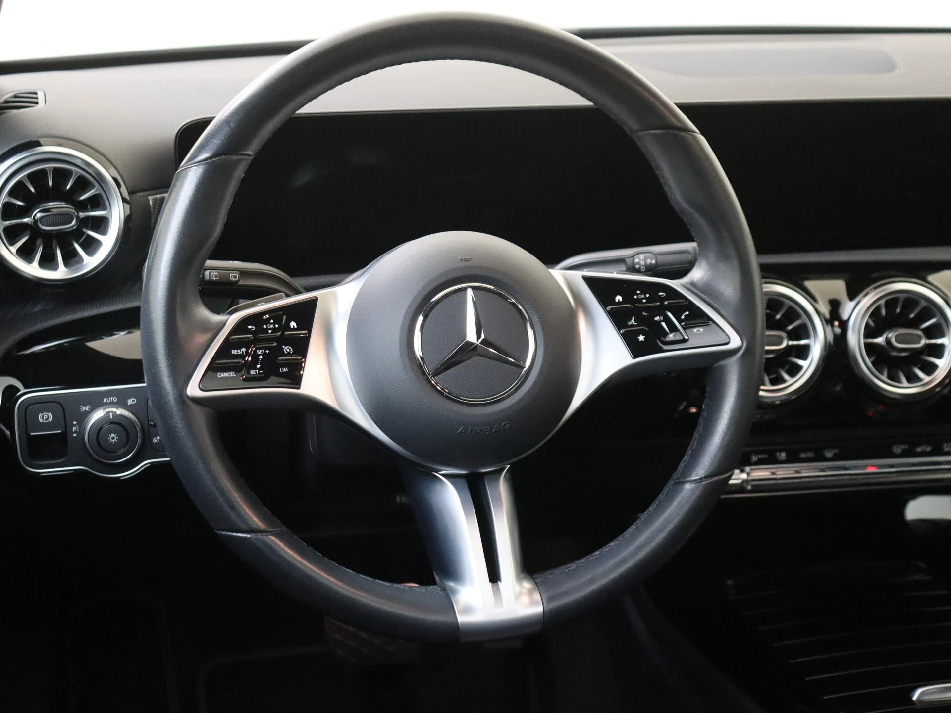 Mercedes-Benz-A-Klasse-image-9