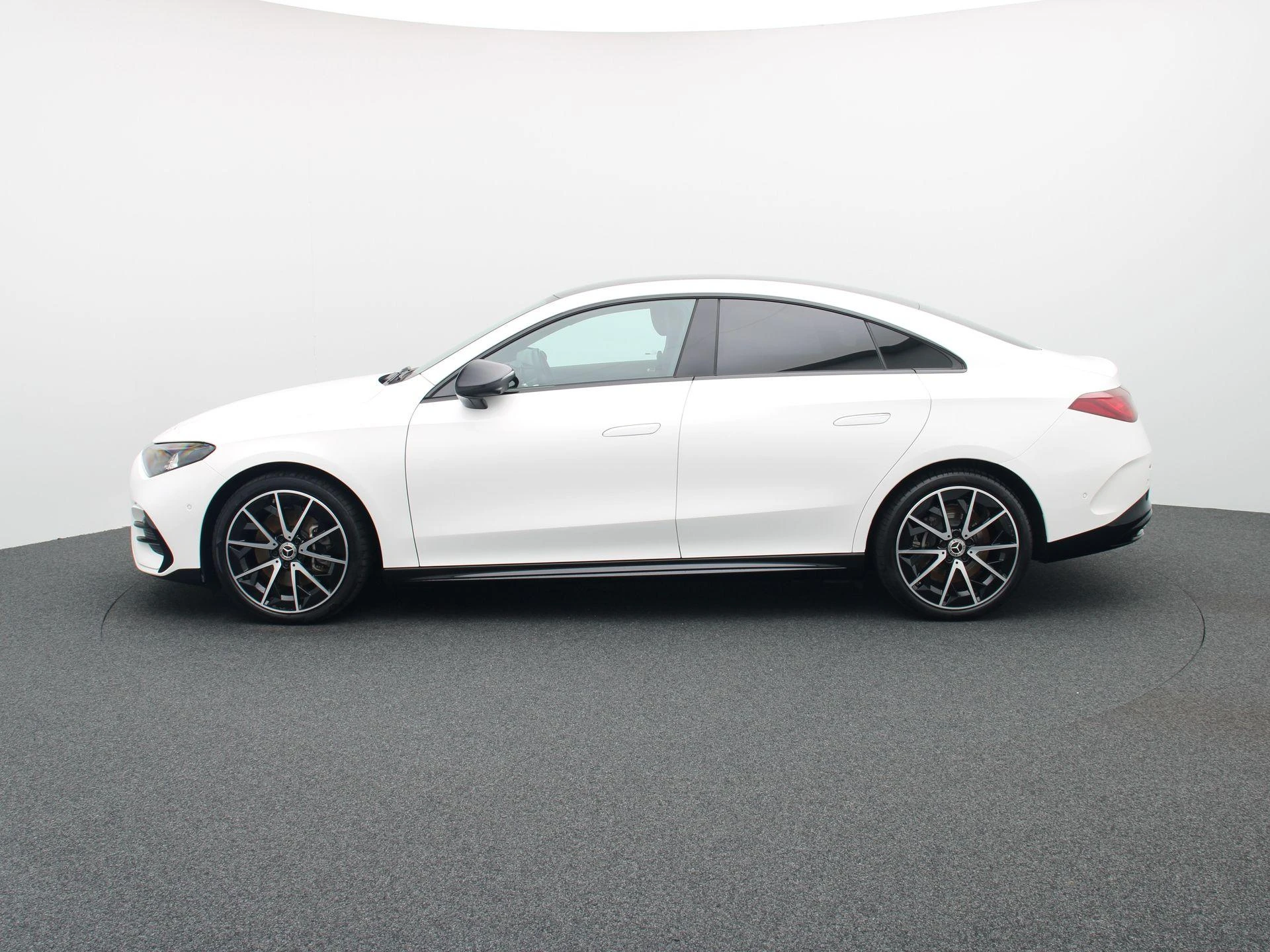 Mercedes-Benz-CLA-image-3