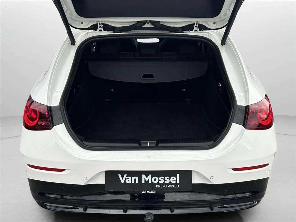 Mercedes-Benz-CLA-image-22