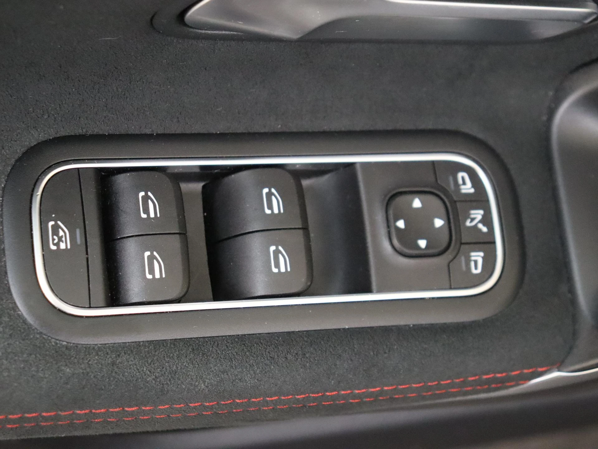 Mercedes-Benz-CLA-image-24