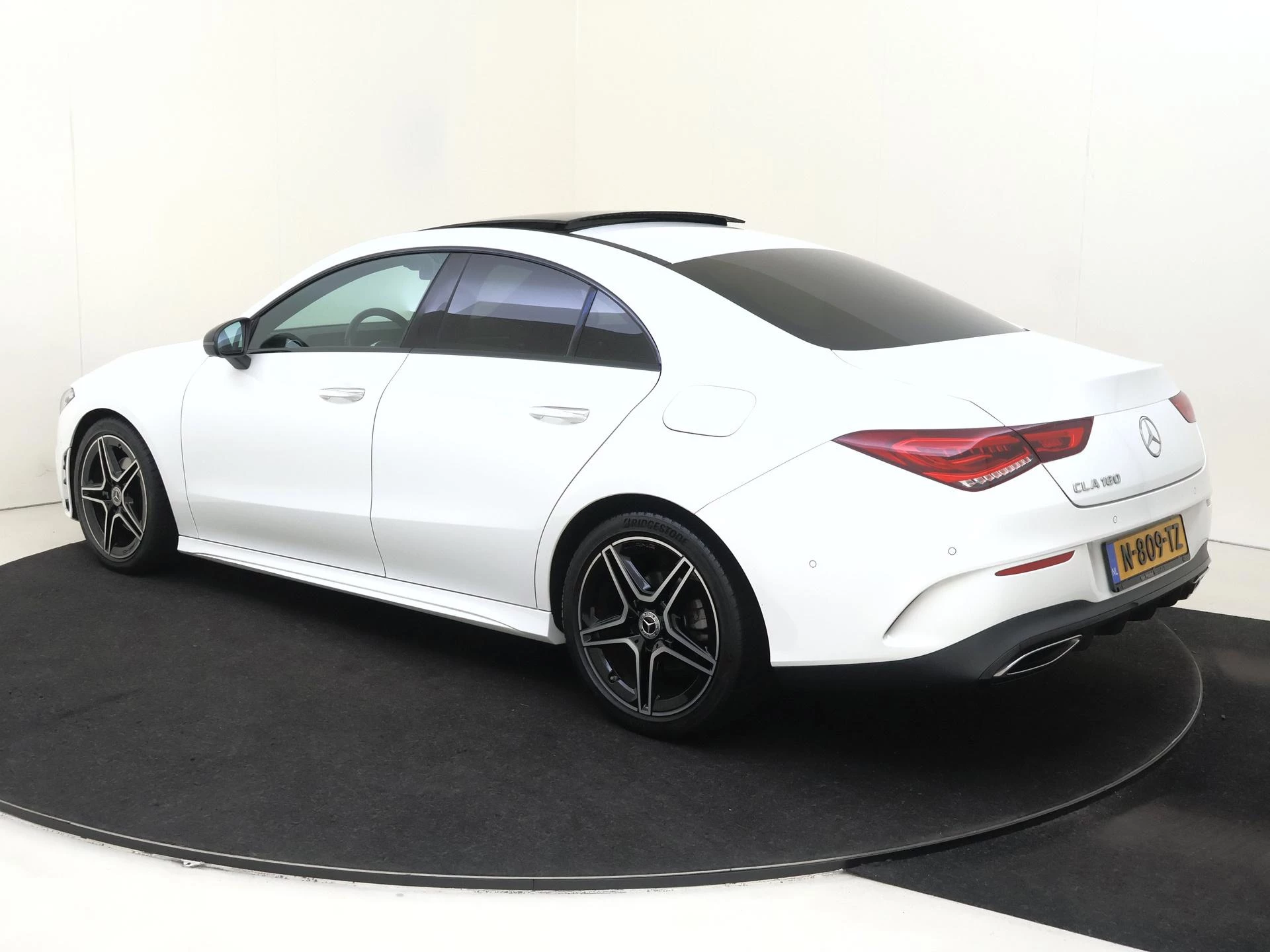 Mercedes-Benz-CLA-image-2