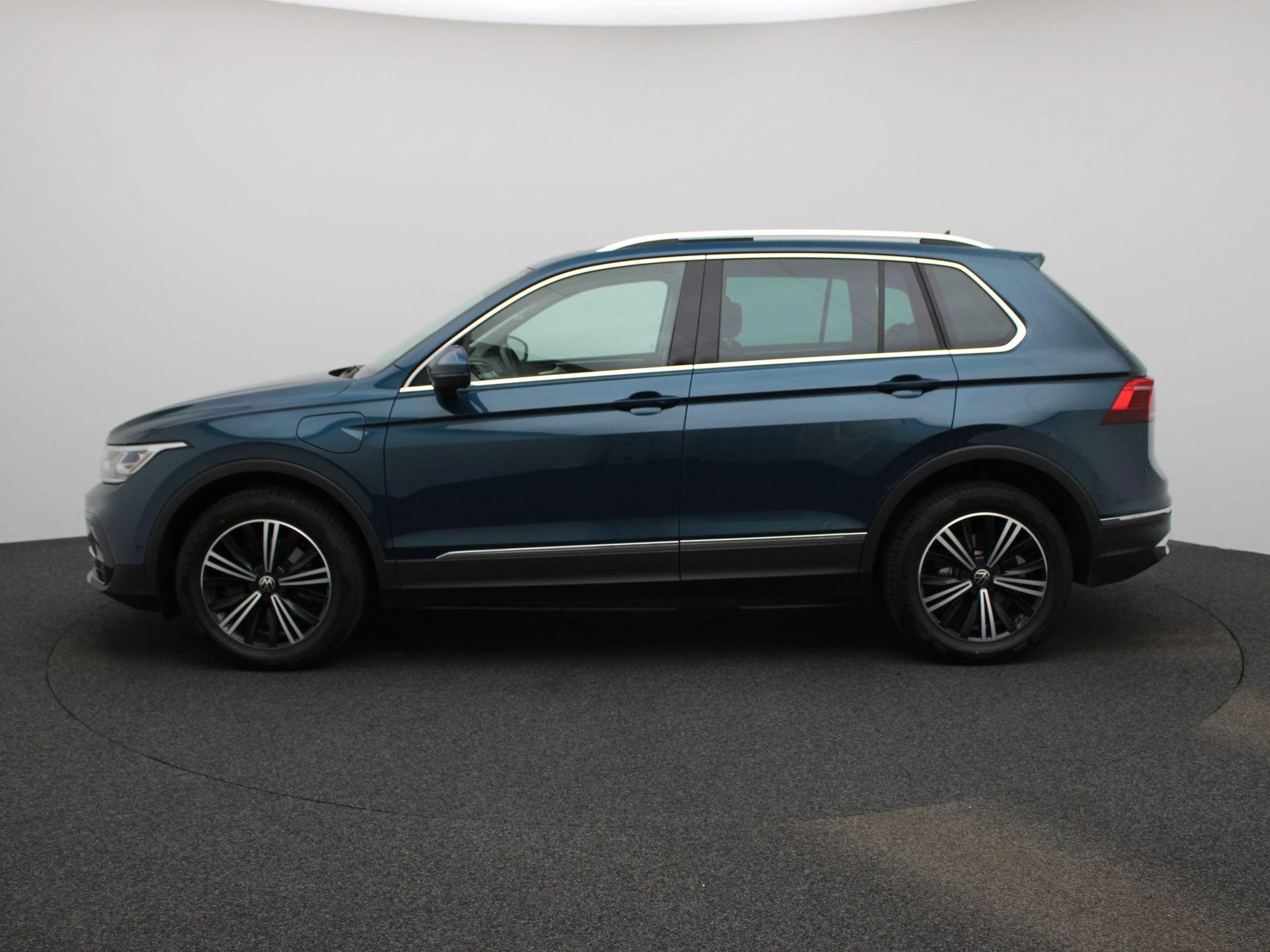 Volkswagen-Tiguan-image-3