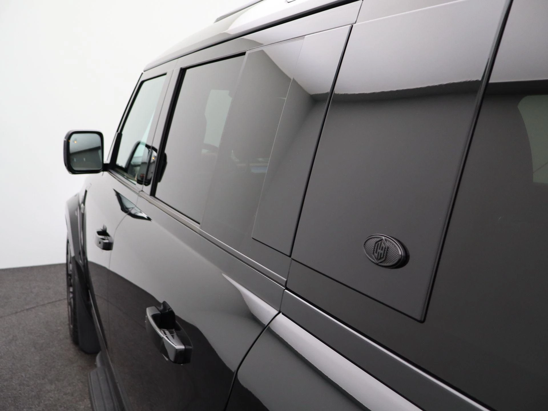 Land Rover Defender P300e X-dynamic SE