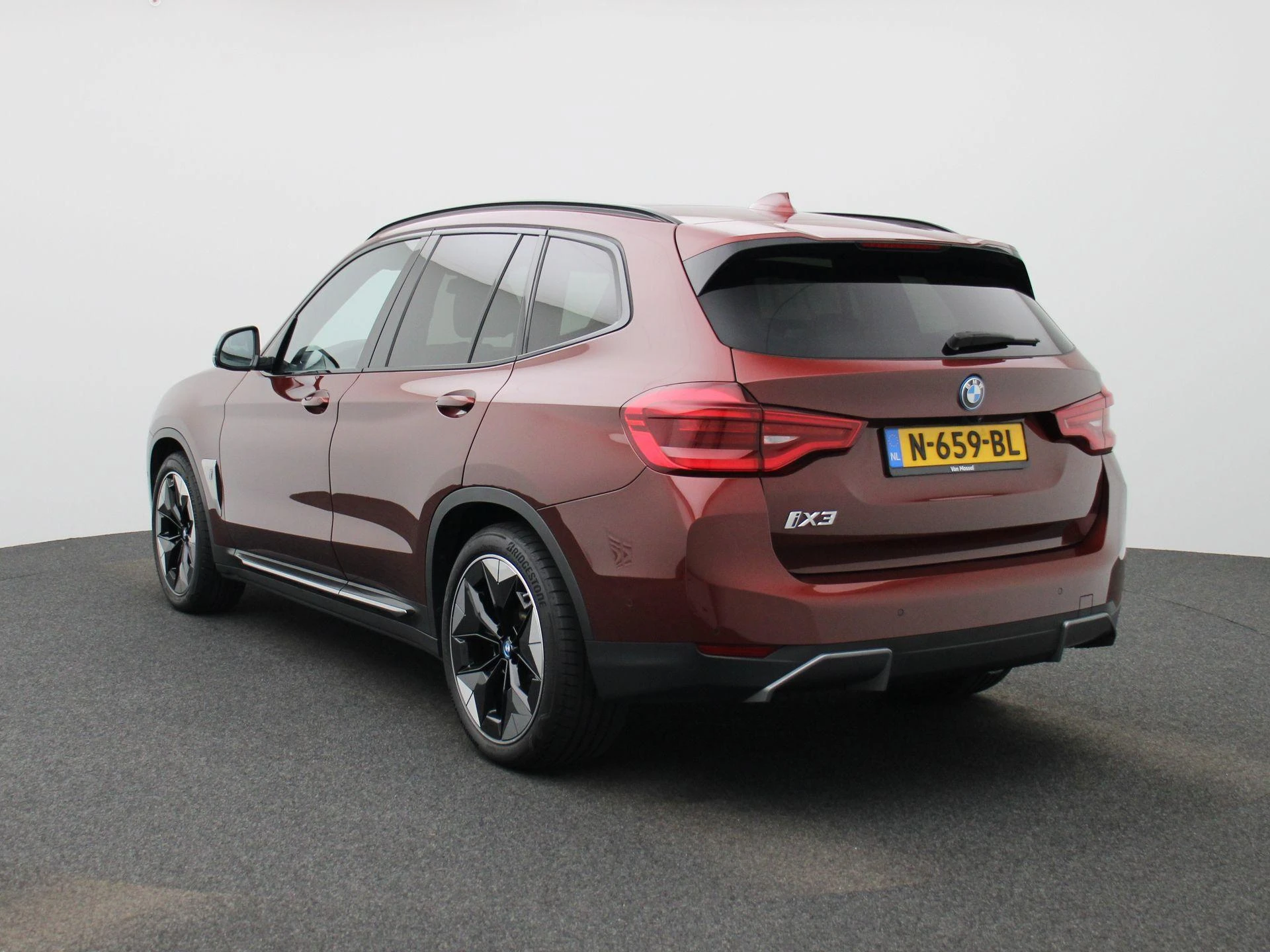 BMW-iX3-image-1