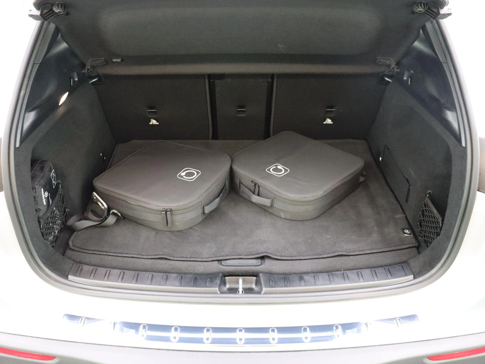 Mercedes-Benz-EQA-image-16
