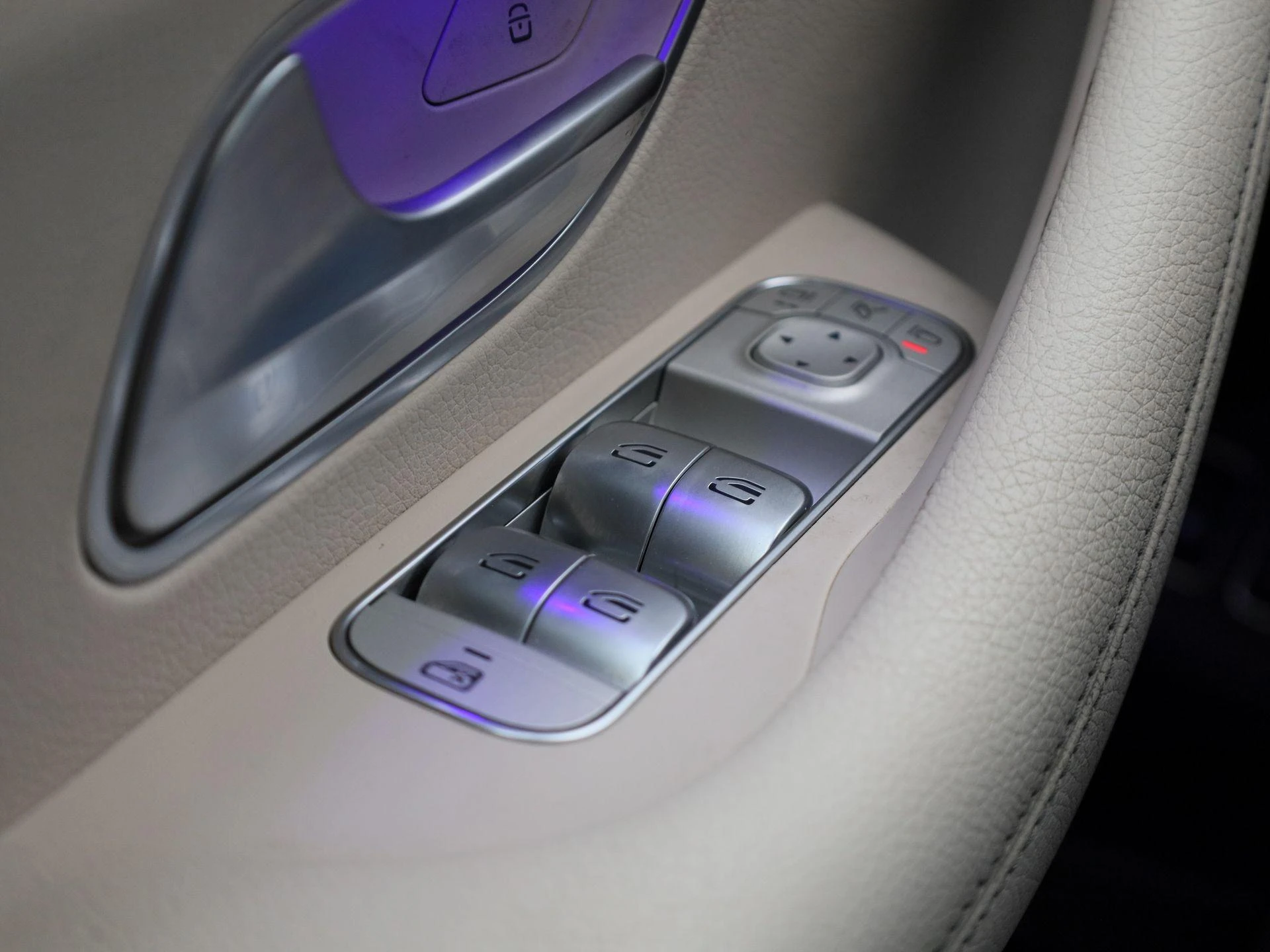 Mercedes-Benz-GLE-image-34