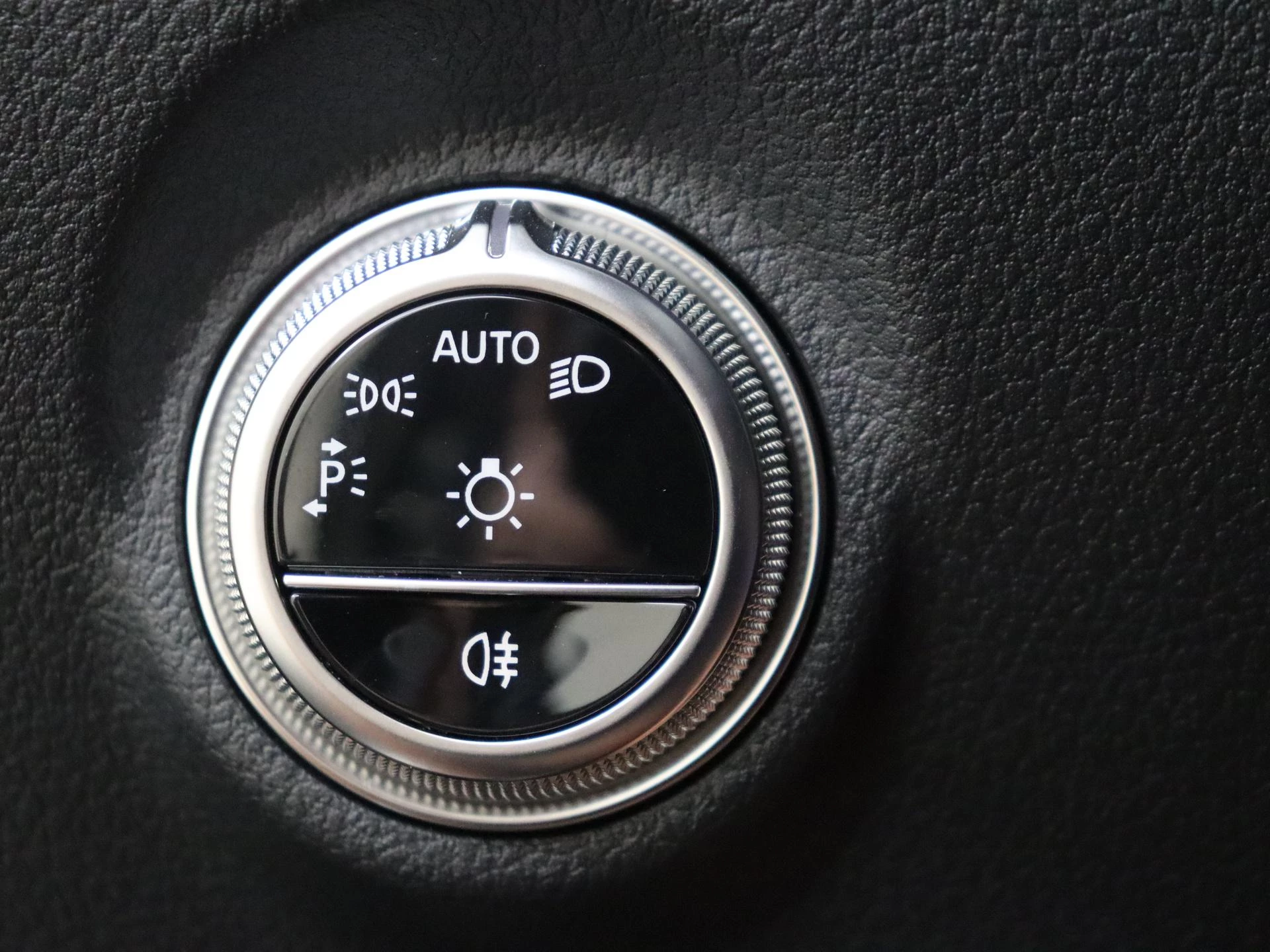 Mercedes-Benz-CLE-image-34